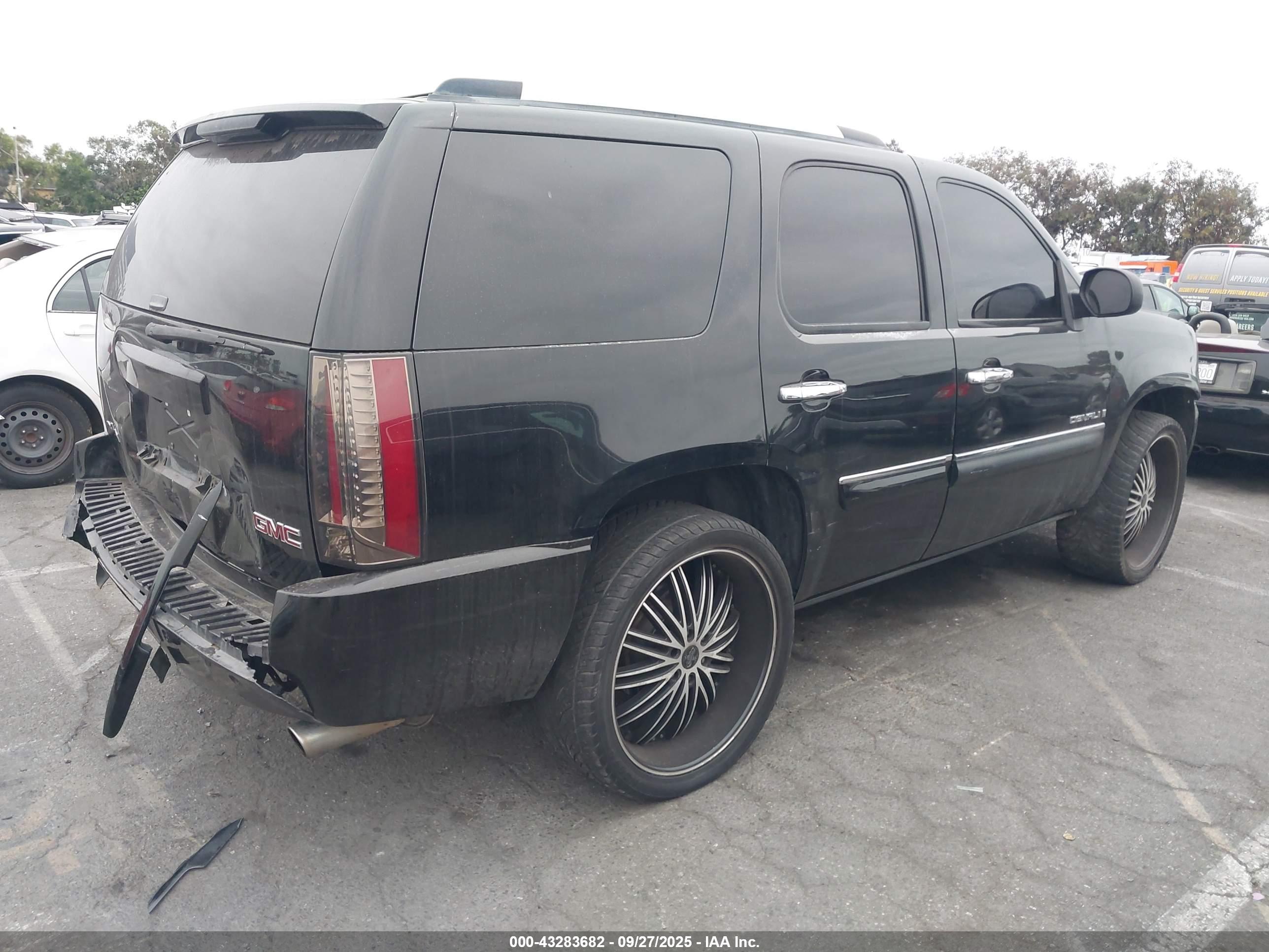 GMC YUKON image 4