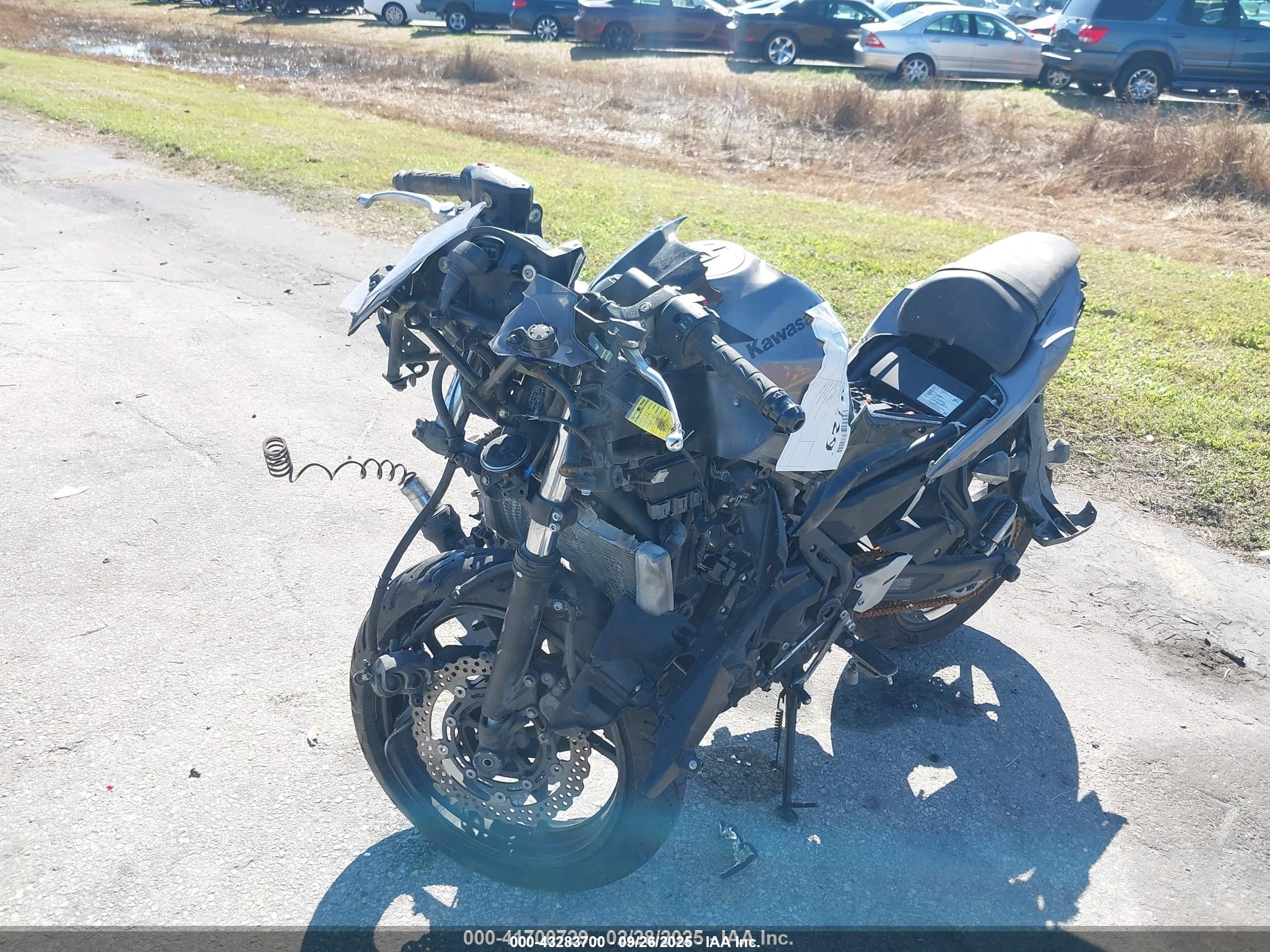 KAWASAKI EX650 image 2