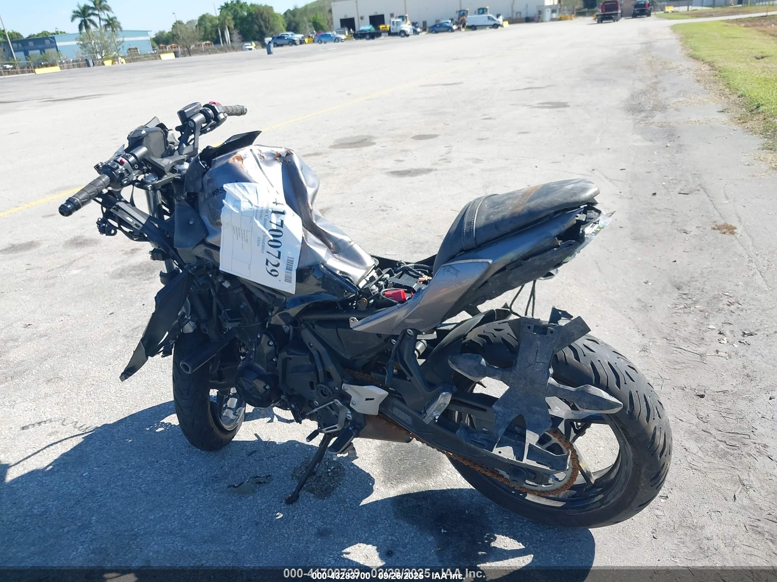 KAWASAKI EX650 image 3