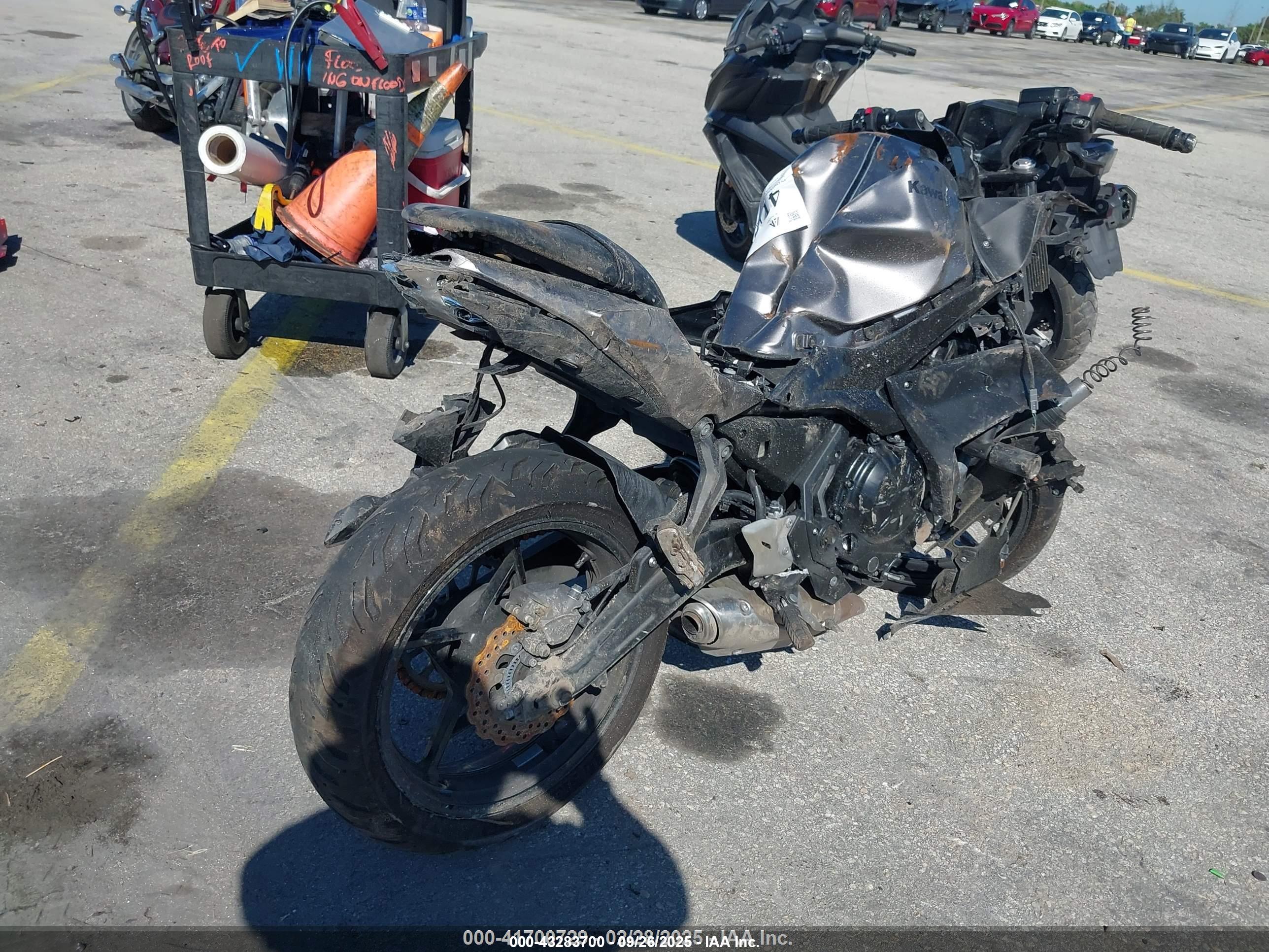 KAWASAKI EX650 image 4