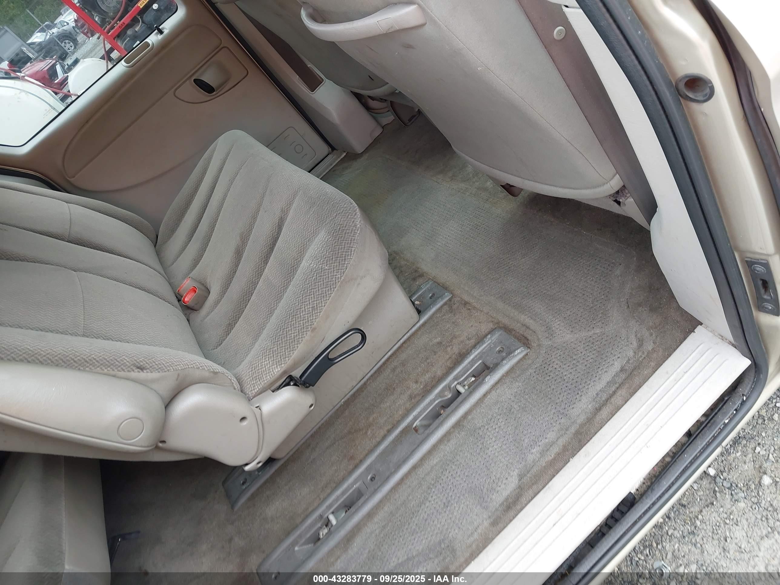 DODGE CARAVAN image 8