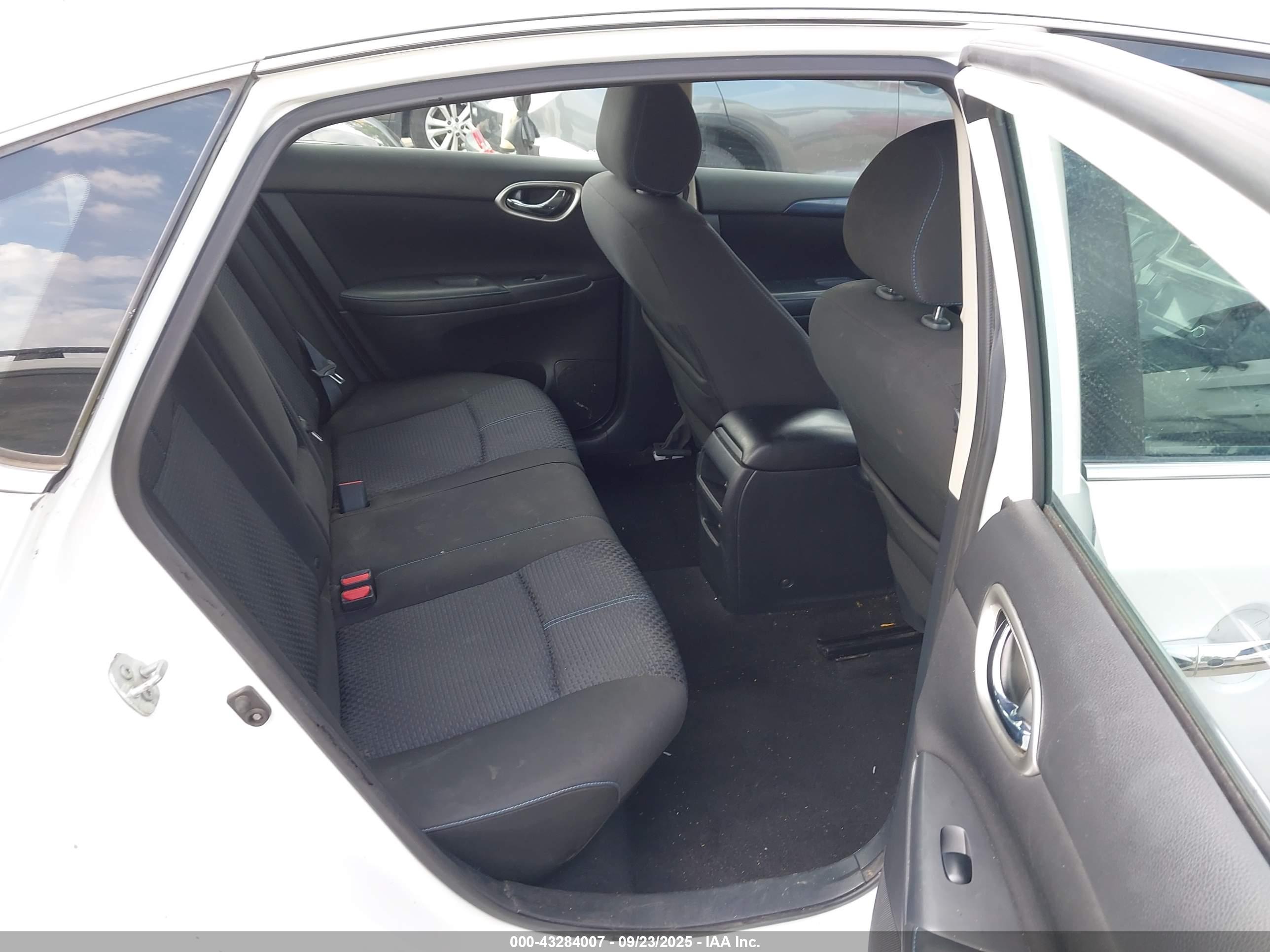 NISSAN SENTRA image 8