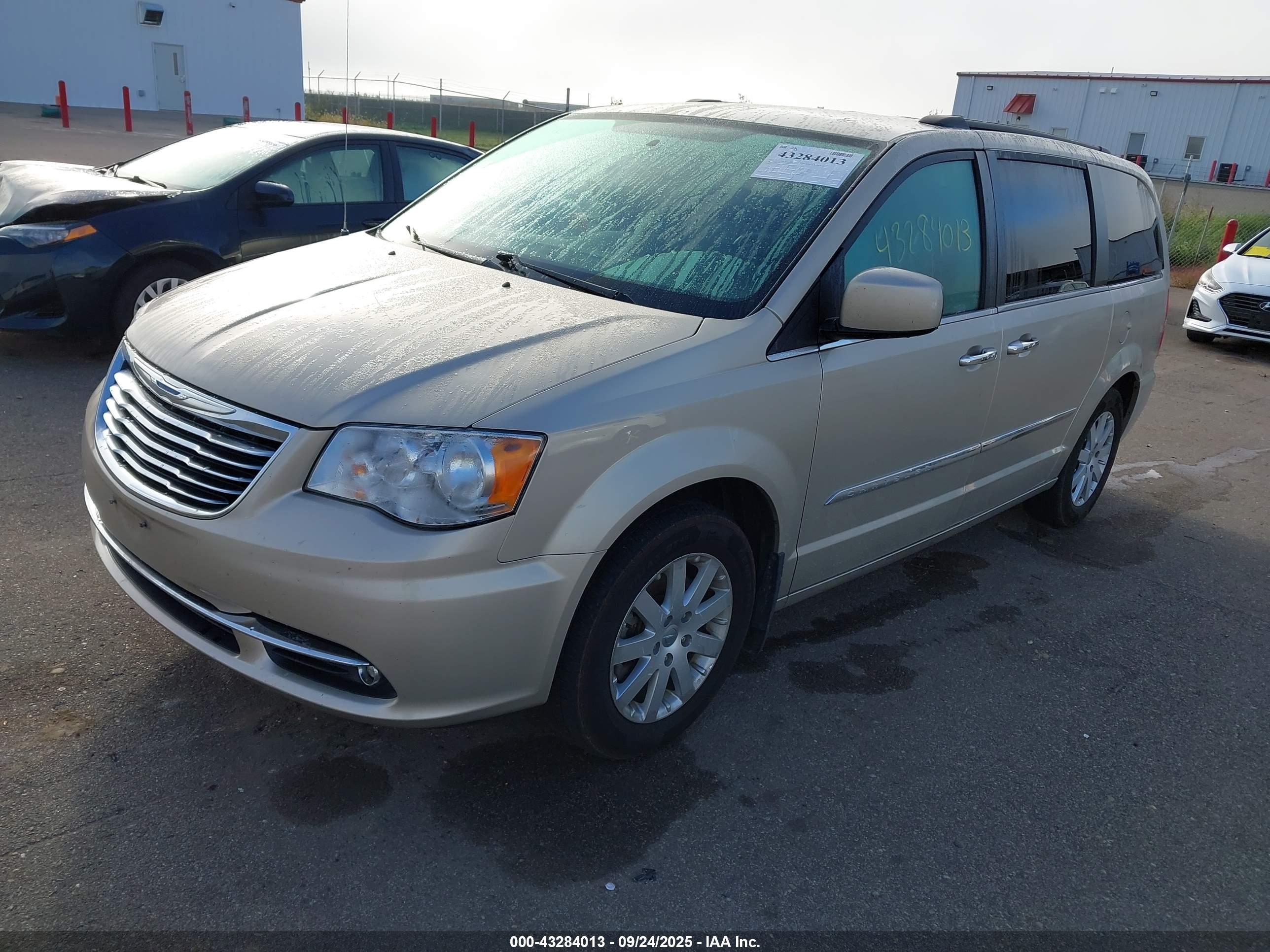 CHRYSLER TOWN image 2