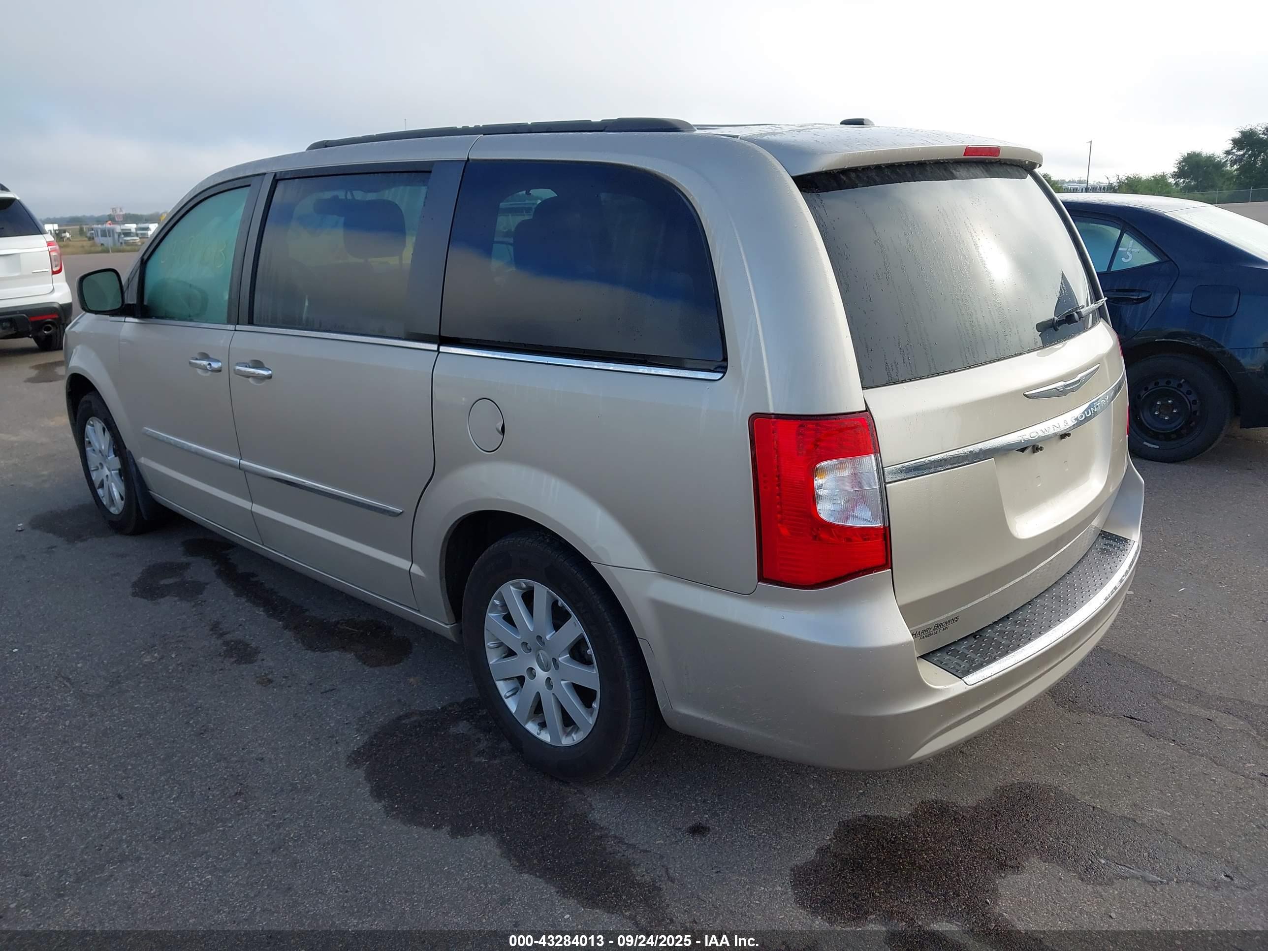 CHRYSLER TOWN image 3