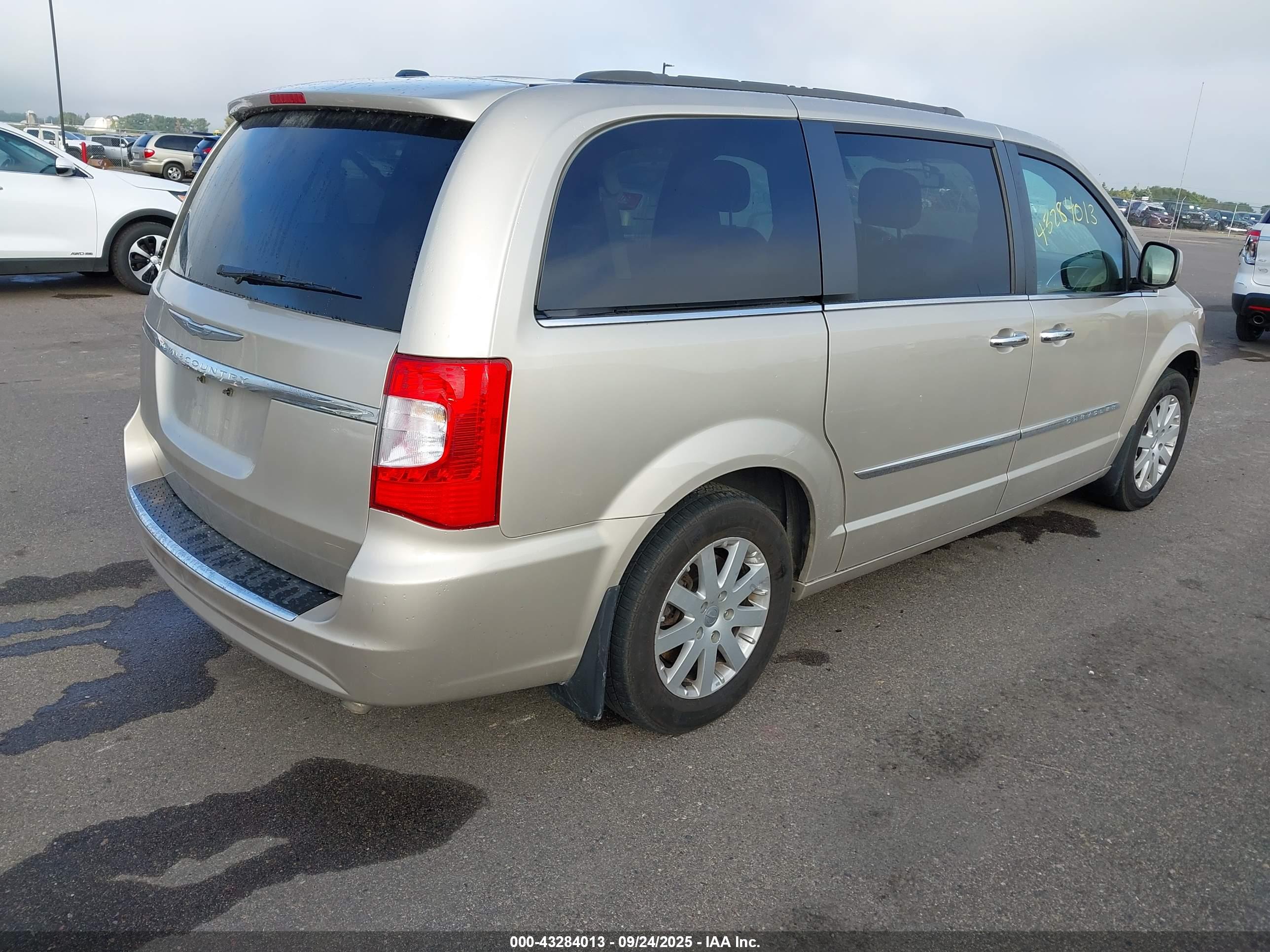 CHRYSLER TOWN image 4