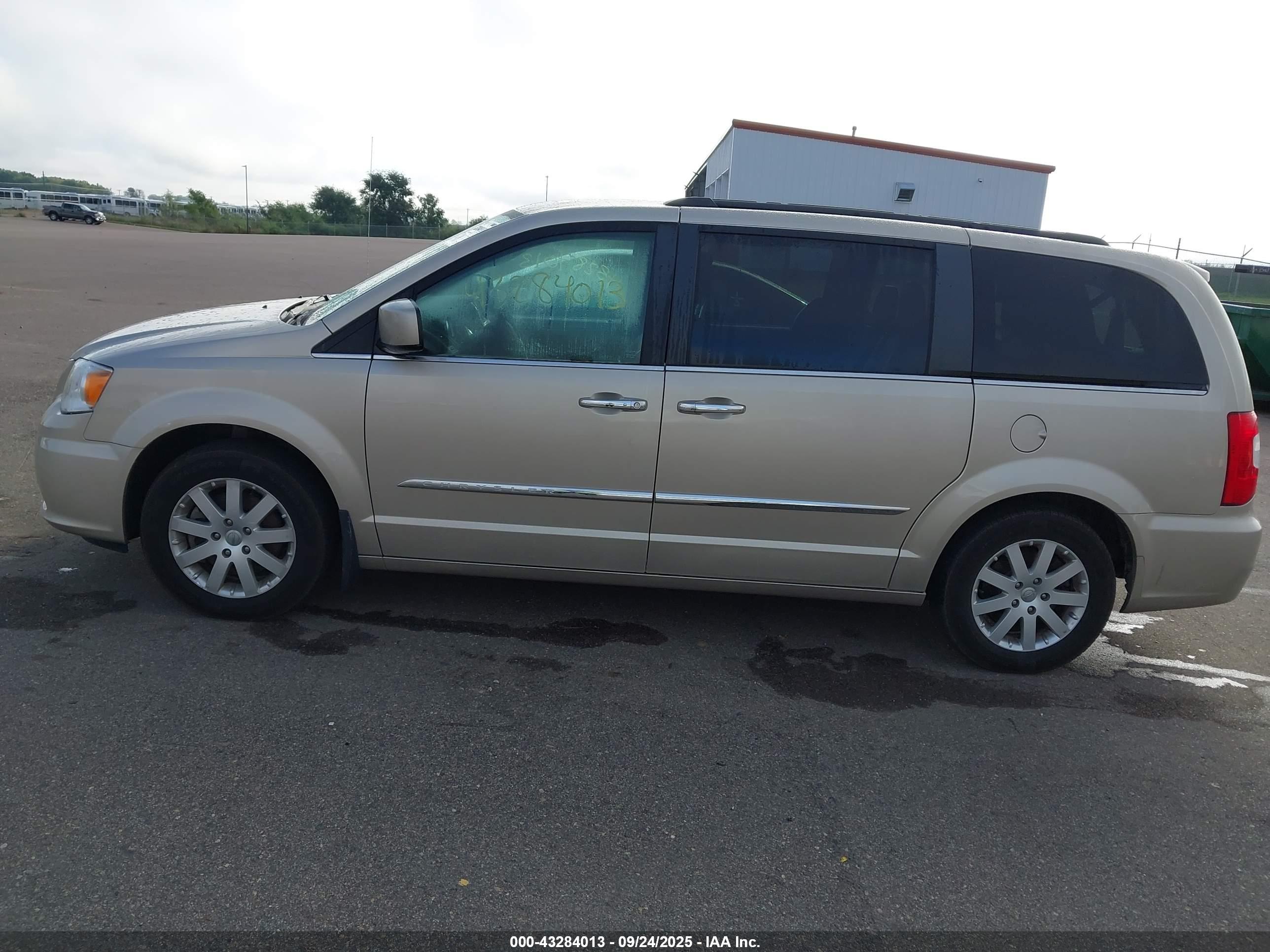 CHRYSLER TOWN image 6