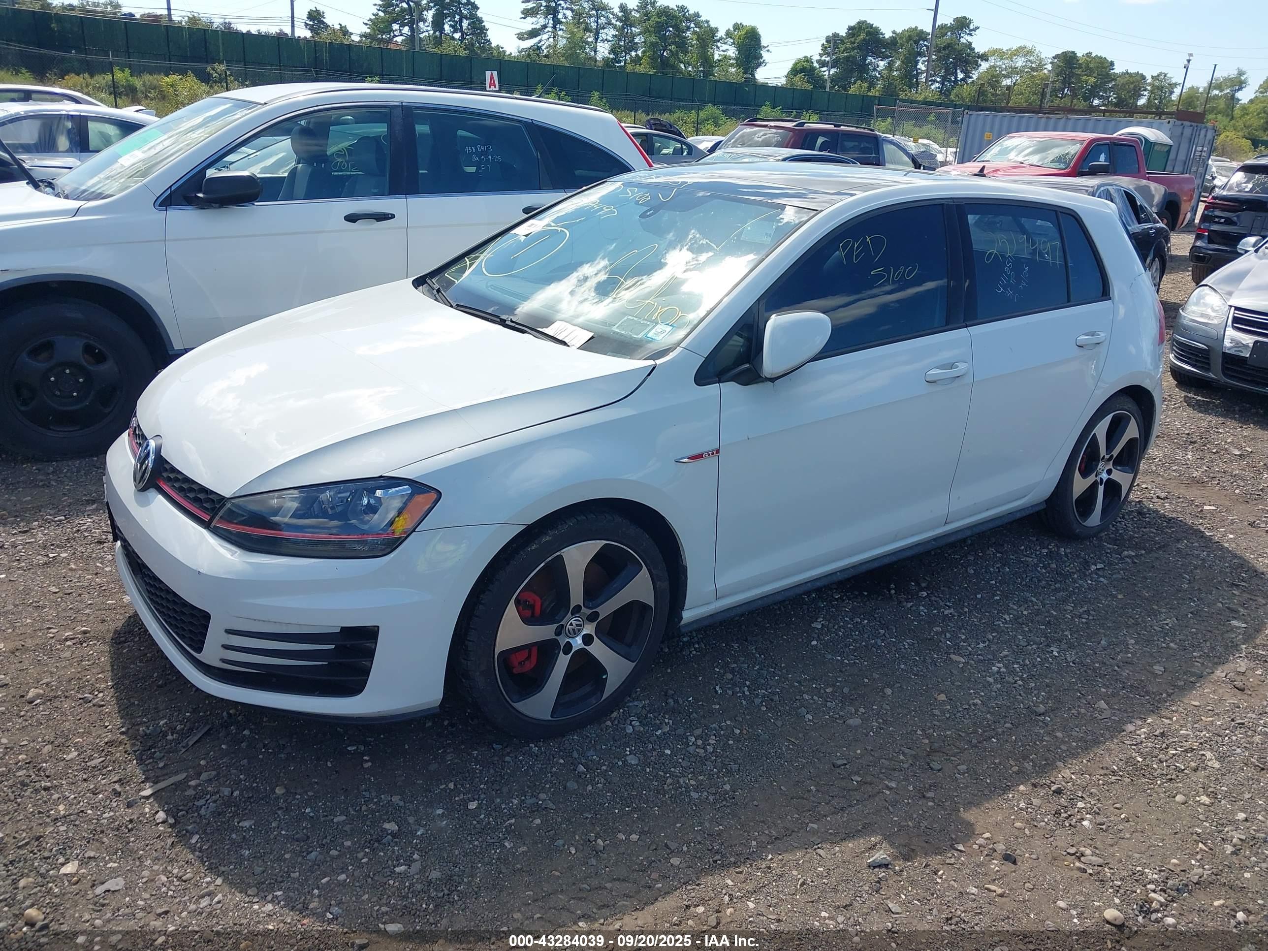 VOLKSWAGEN GOLF image 2