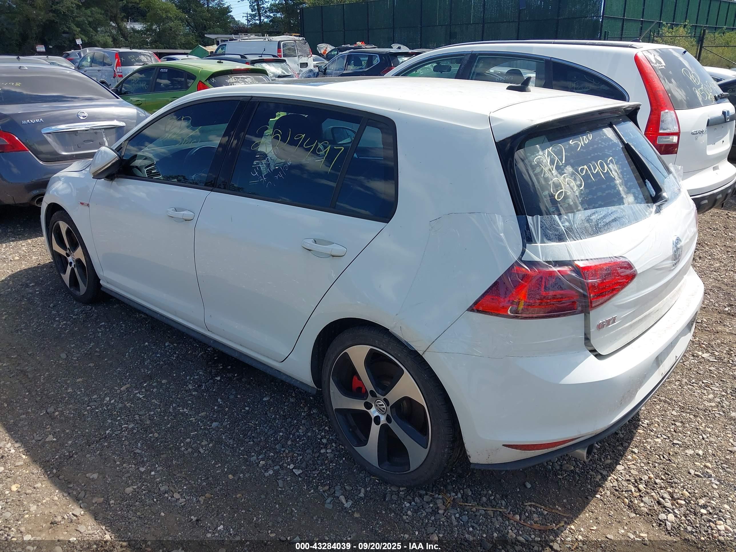 VOLKSWAGEN GOLF image 3