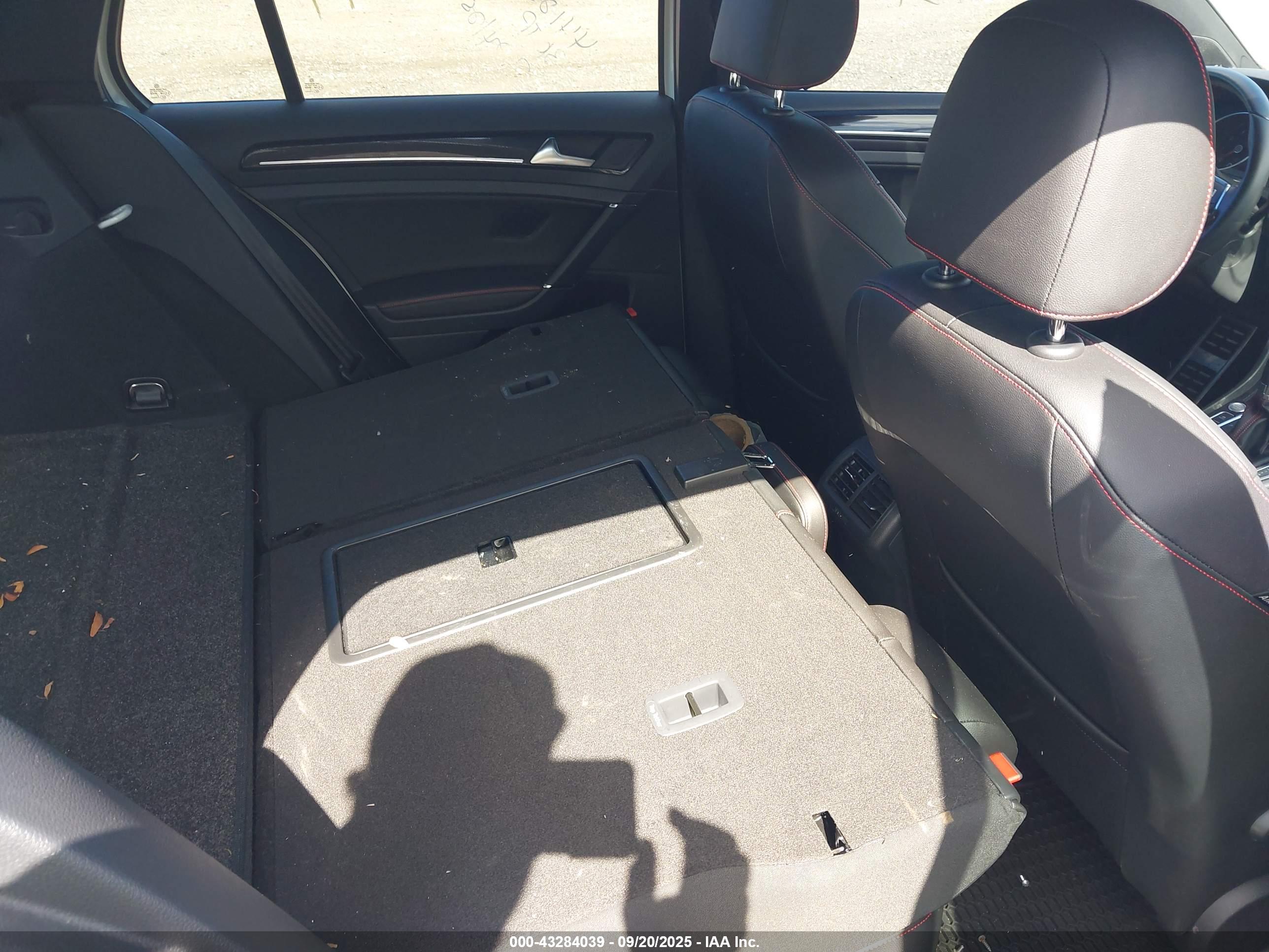 VOLKSWAGEN GOLF image 8