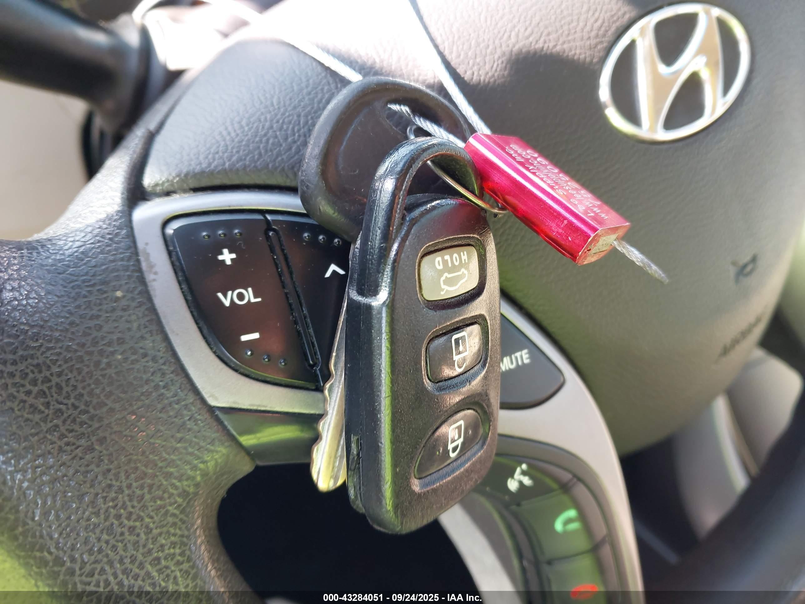 HYUNDAI ELANTRA image 11