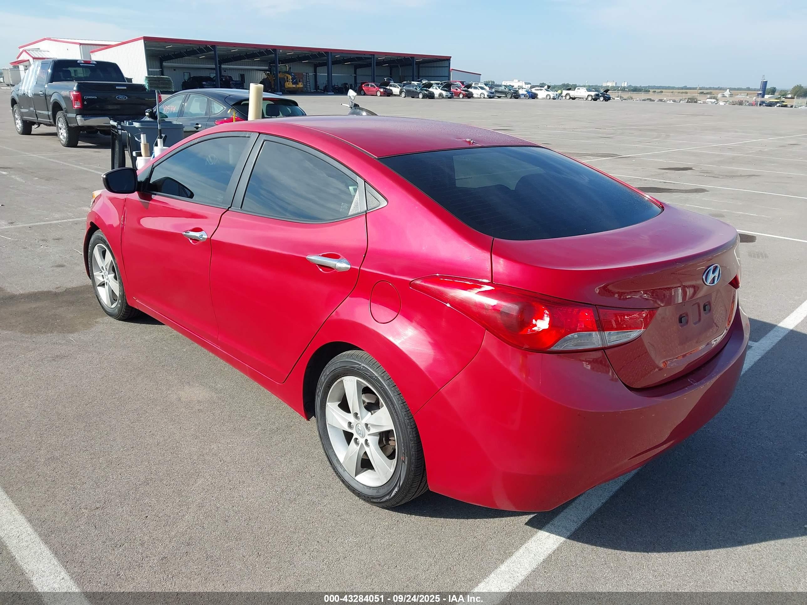 HYUNDAI ELANTRA image 3