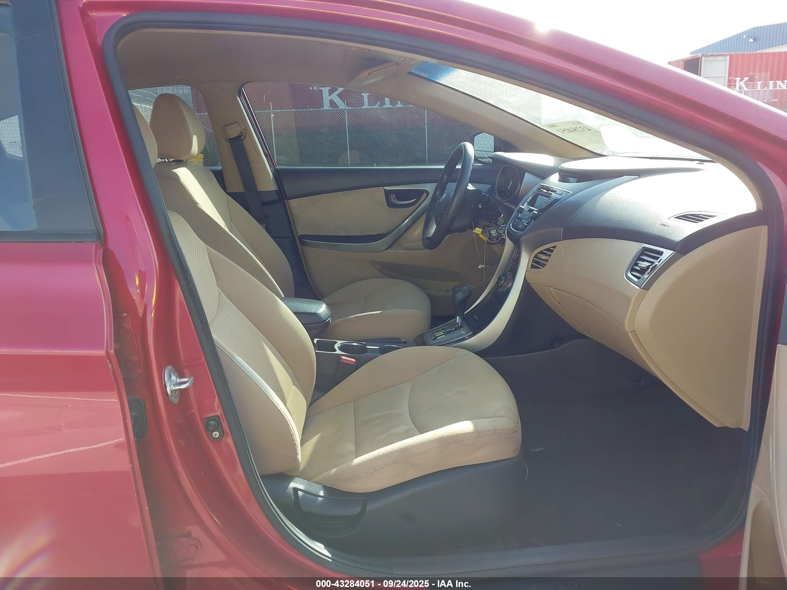 HYUNDAI ELANTRA image 5
