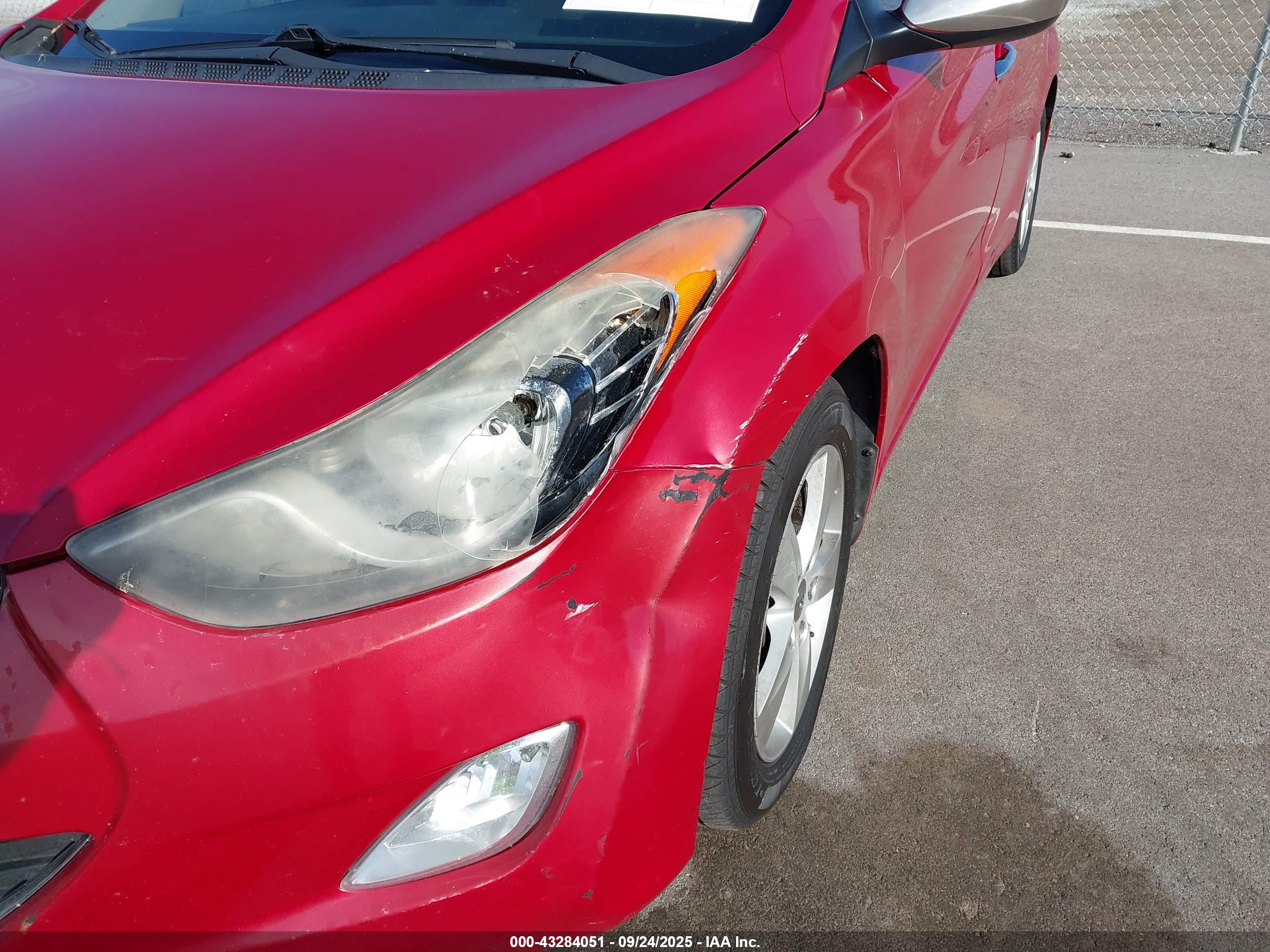 HYUNDAI ELANTRA image 6