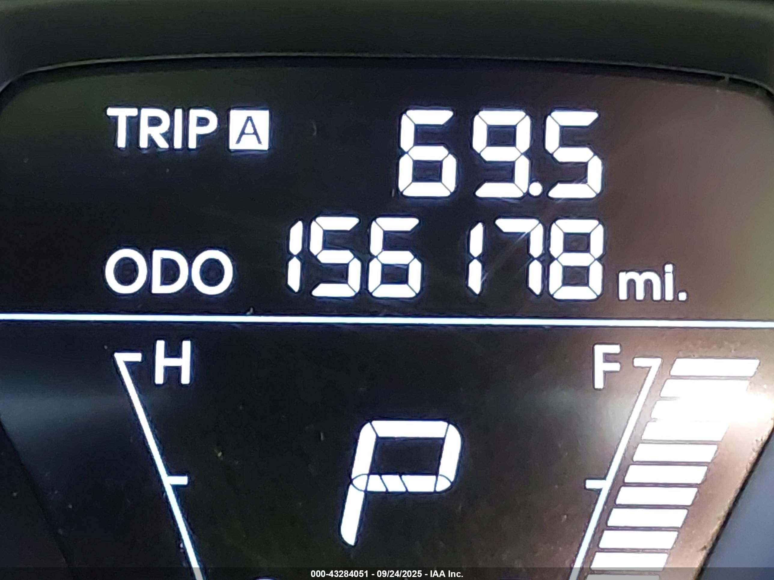 HYUNDAI ELANTRA image 7