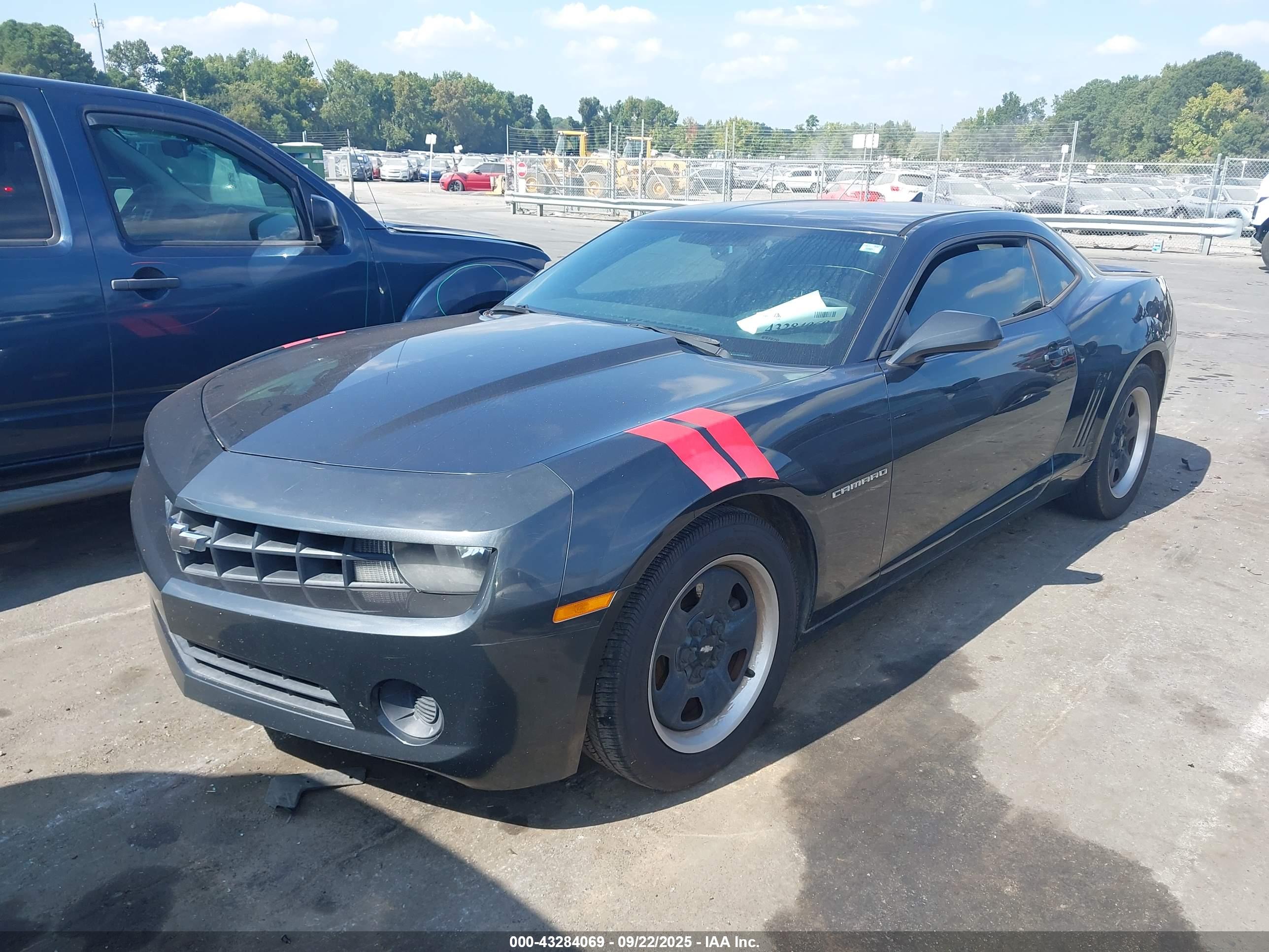CHEVROLET CAMARO image 2