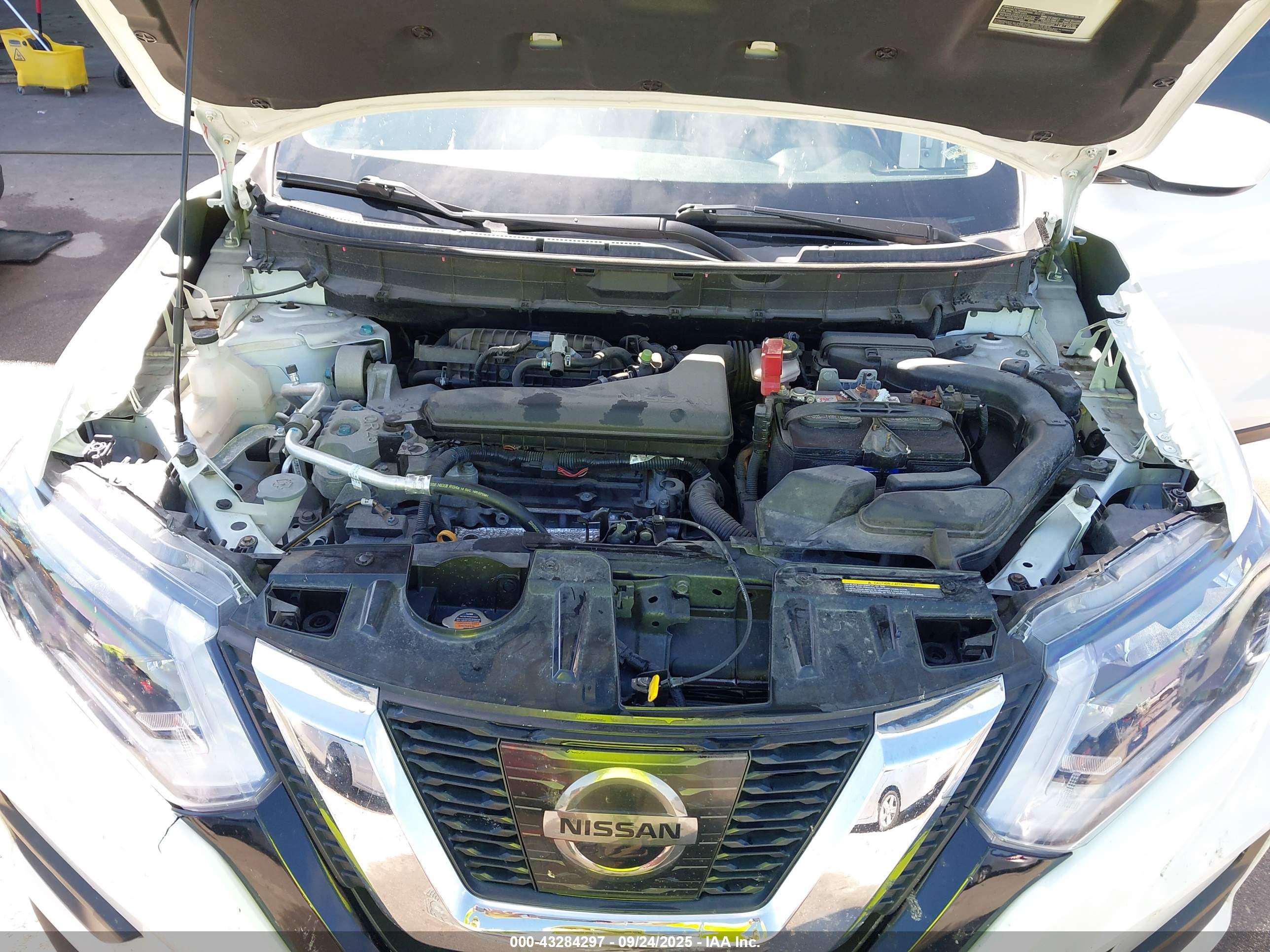 NISSAN ROGUE image 10