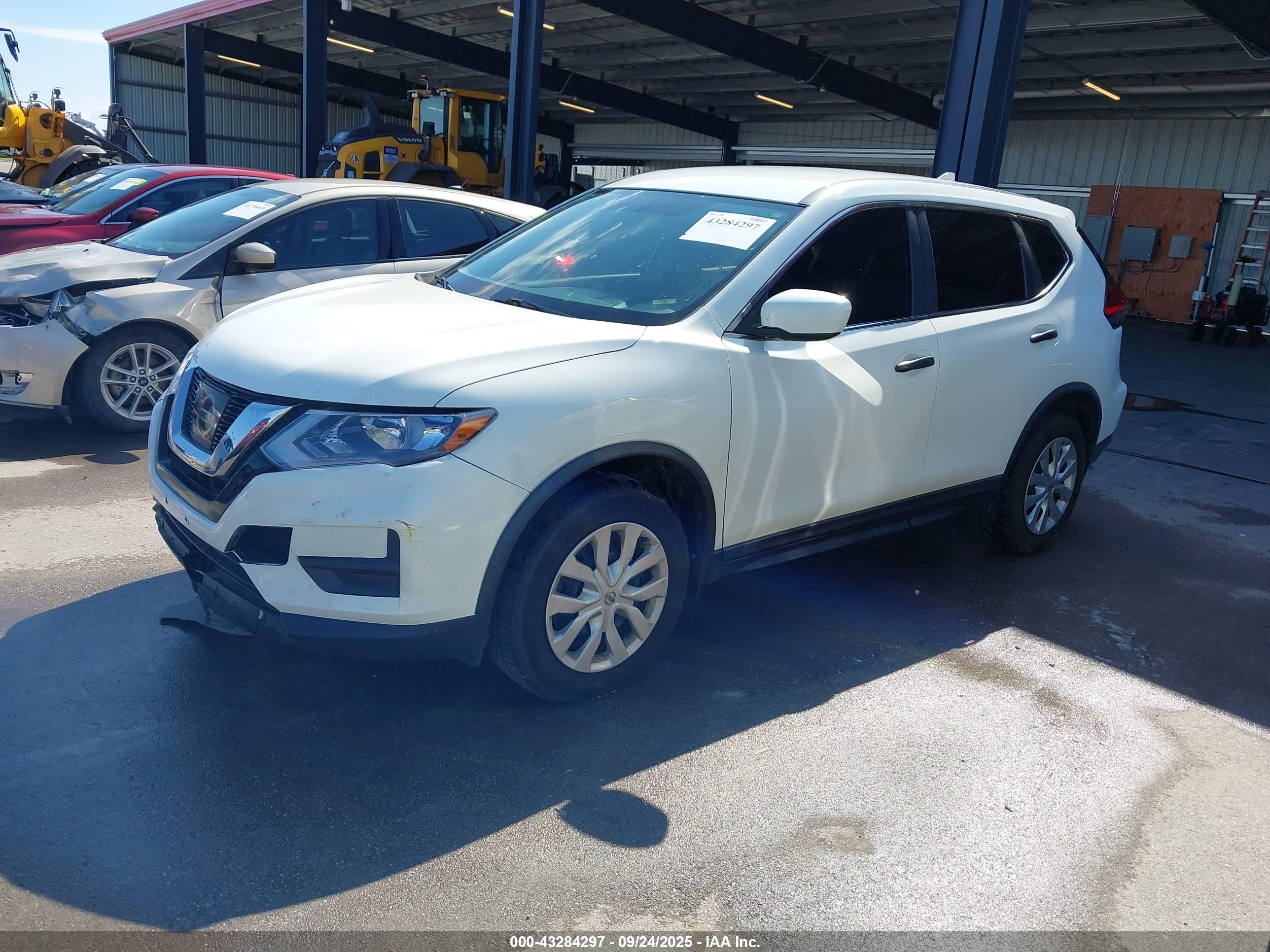 NISSAN ROGUE image 2