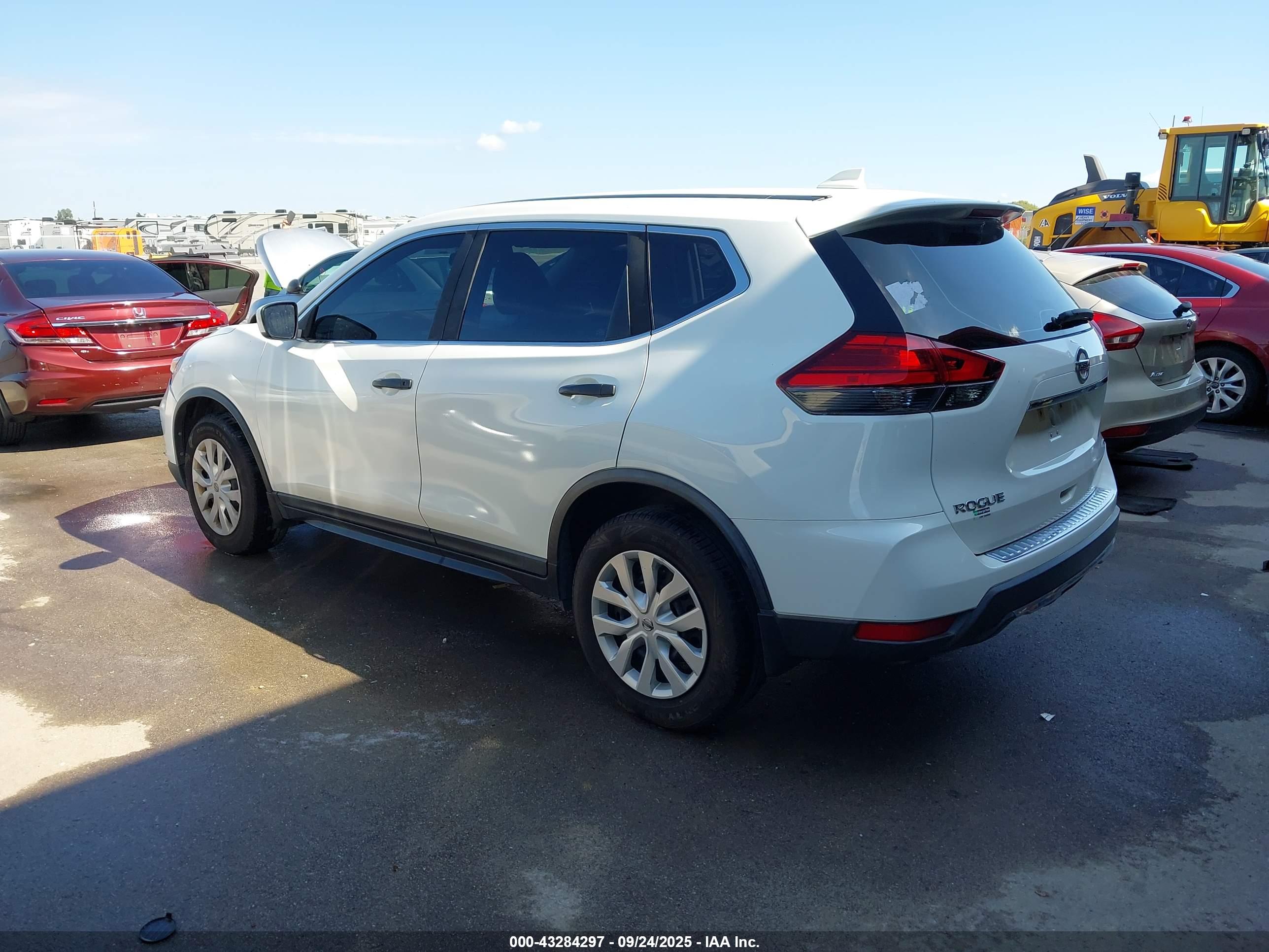 NISSAN ROGUE image 3