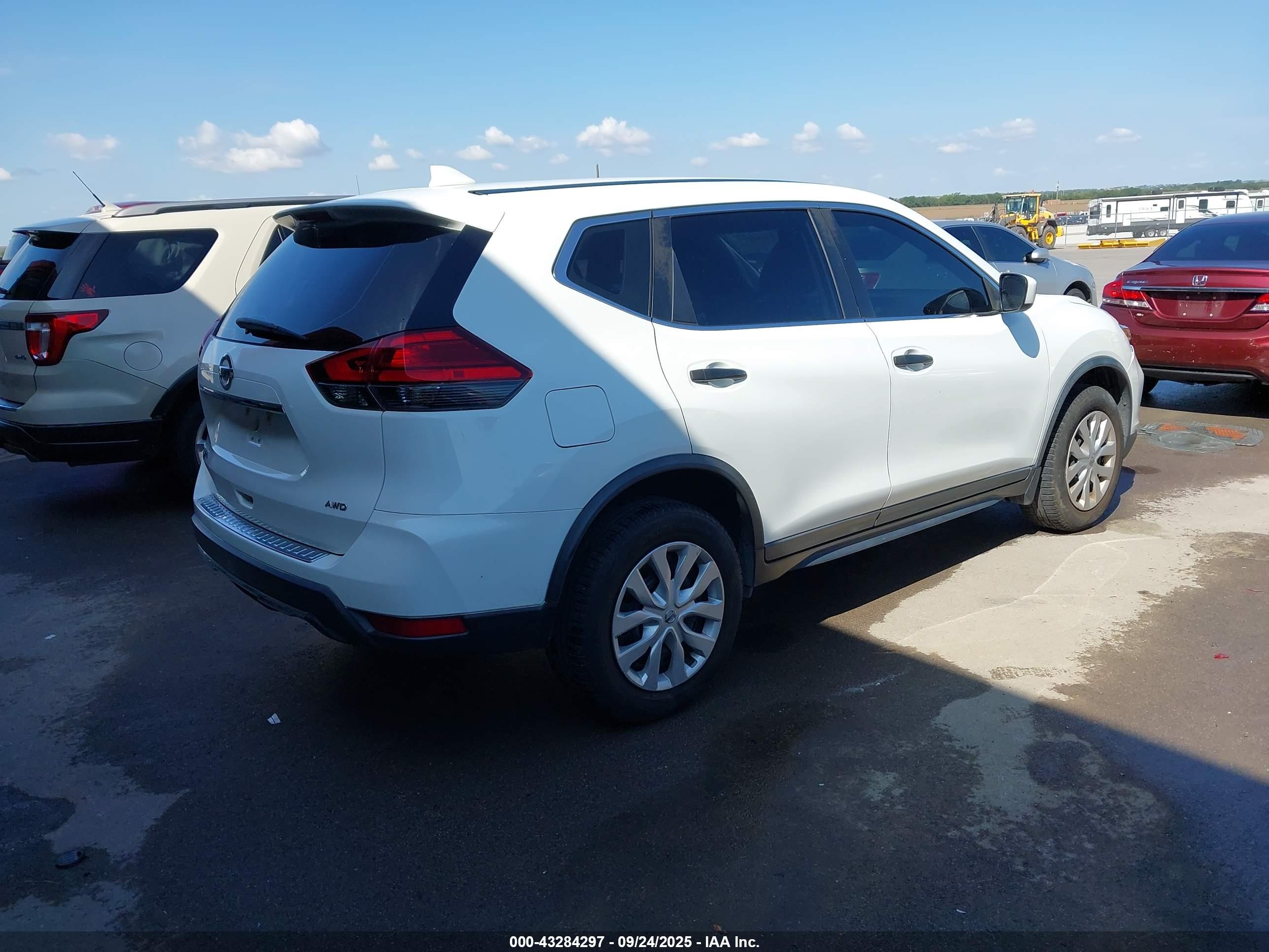 NISSAN ROGUE image 4
