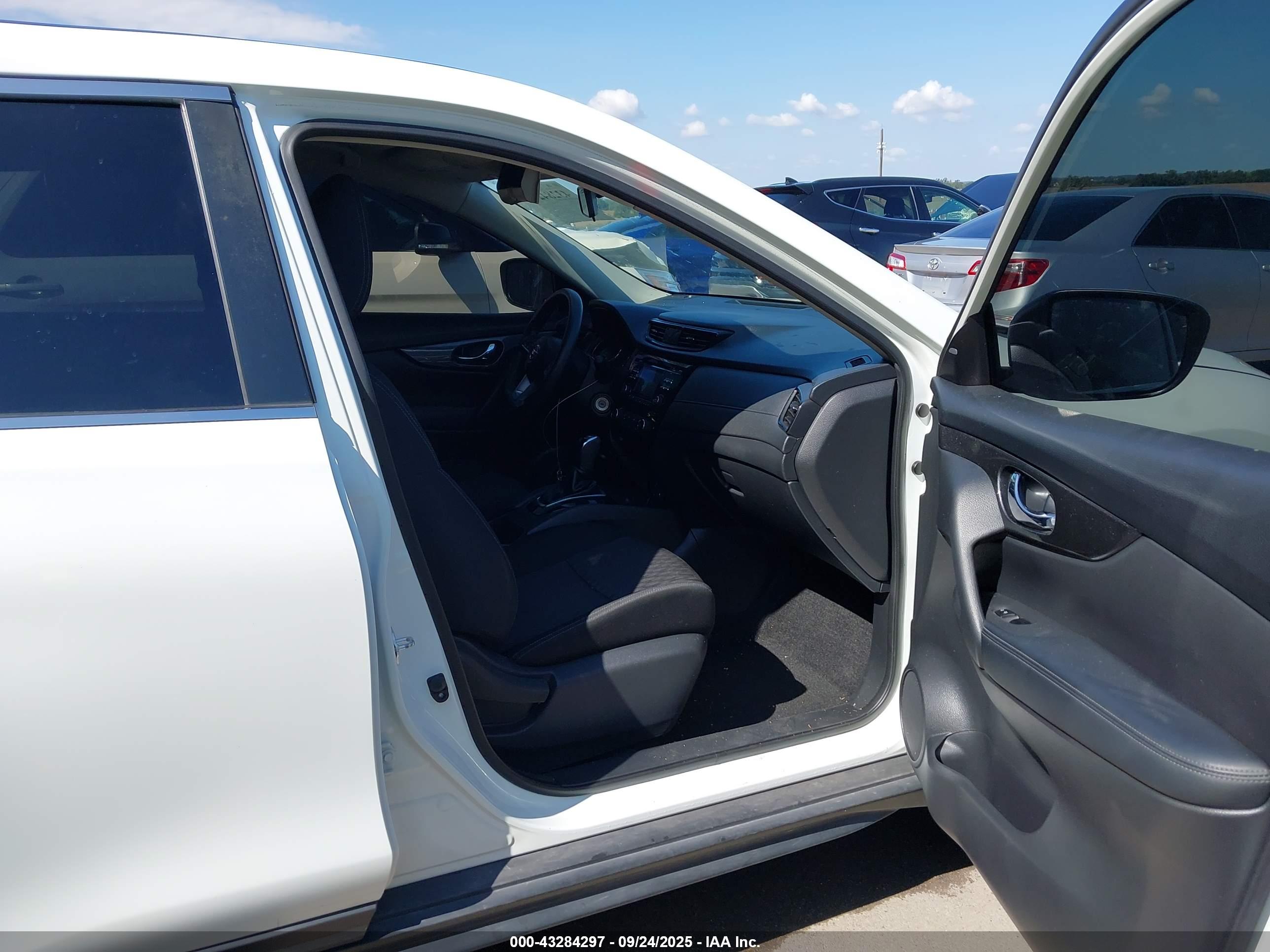 NISSAN ROGUE image 5