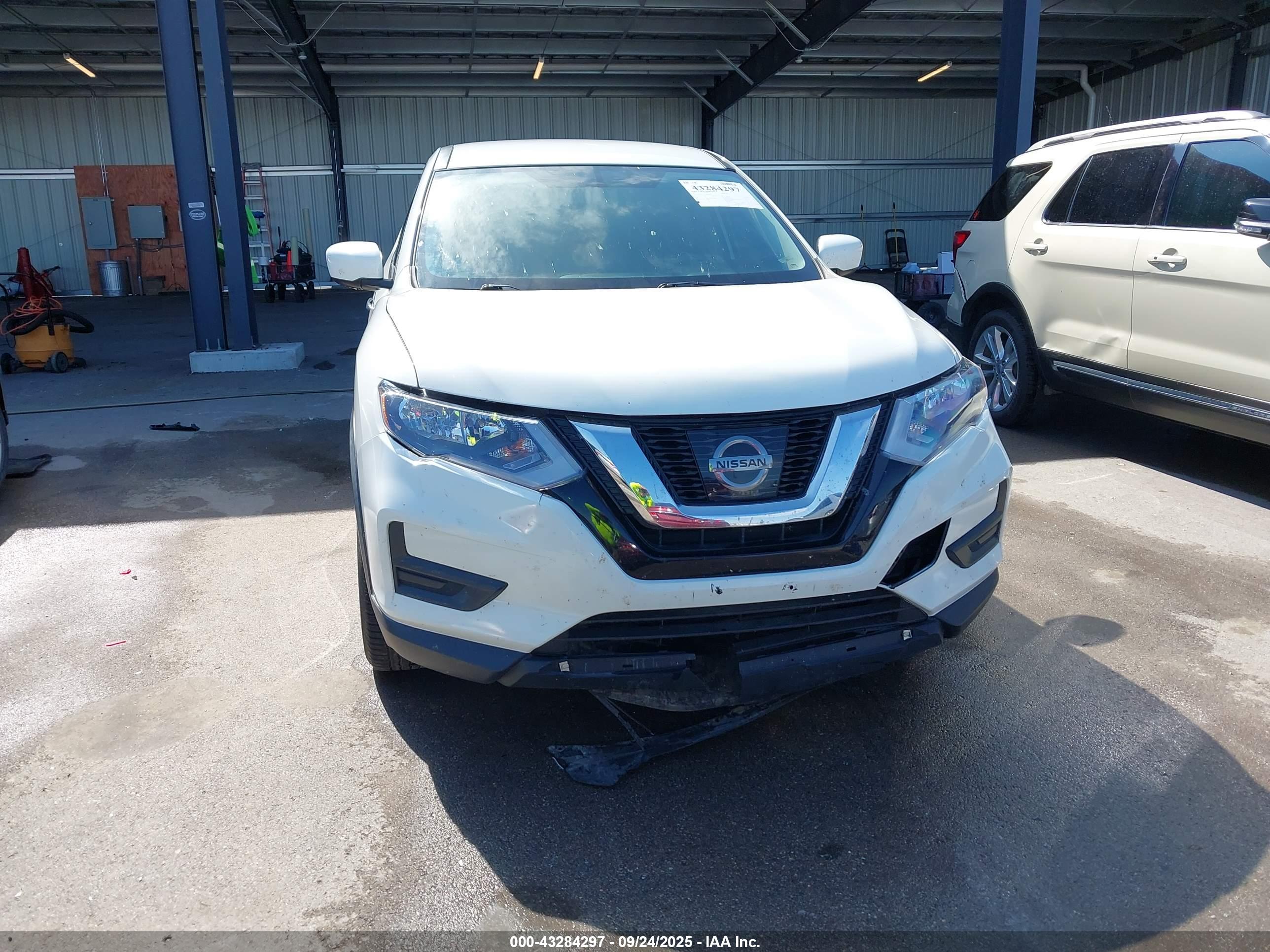 NISSAN ROGUE image 6