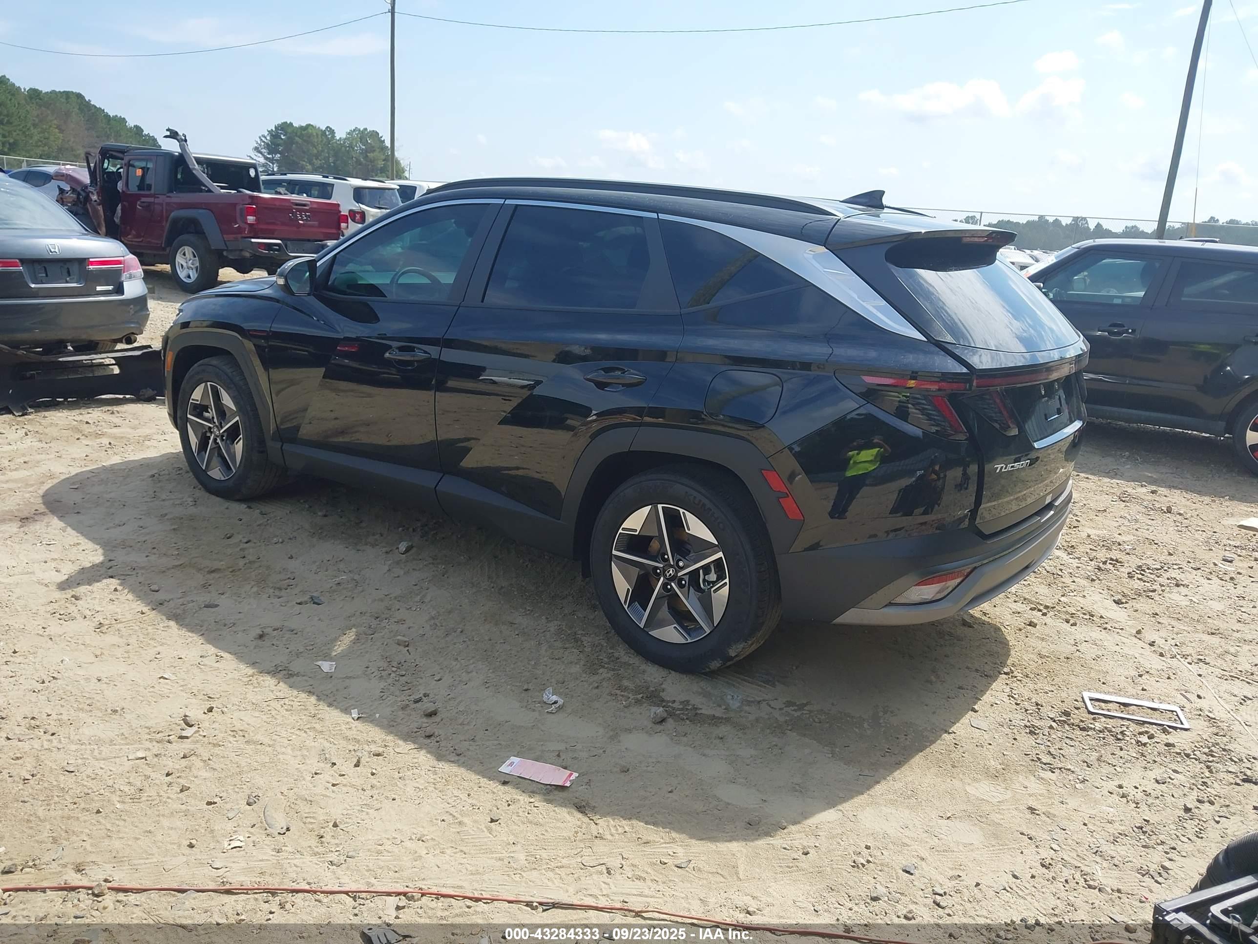 HYUNDAI TUCSON image 3