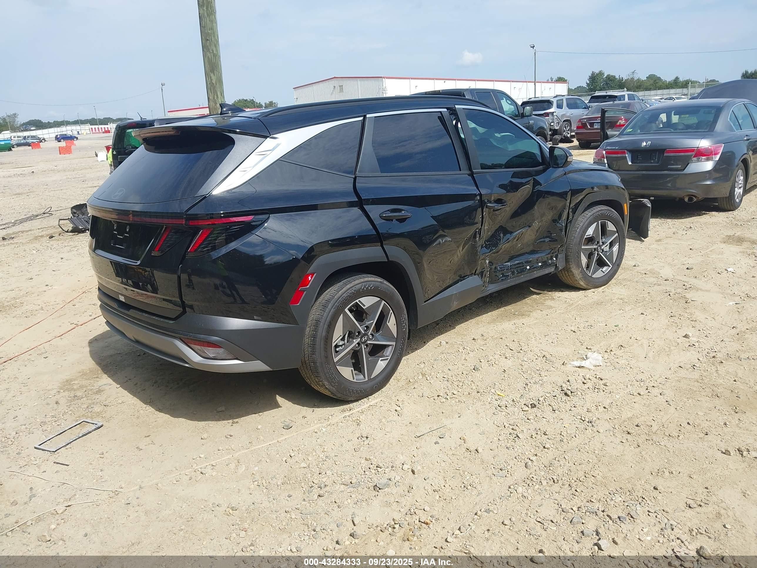 HYUNDAI TUCSON image 4