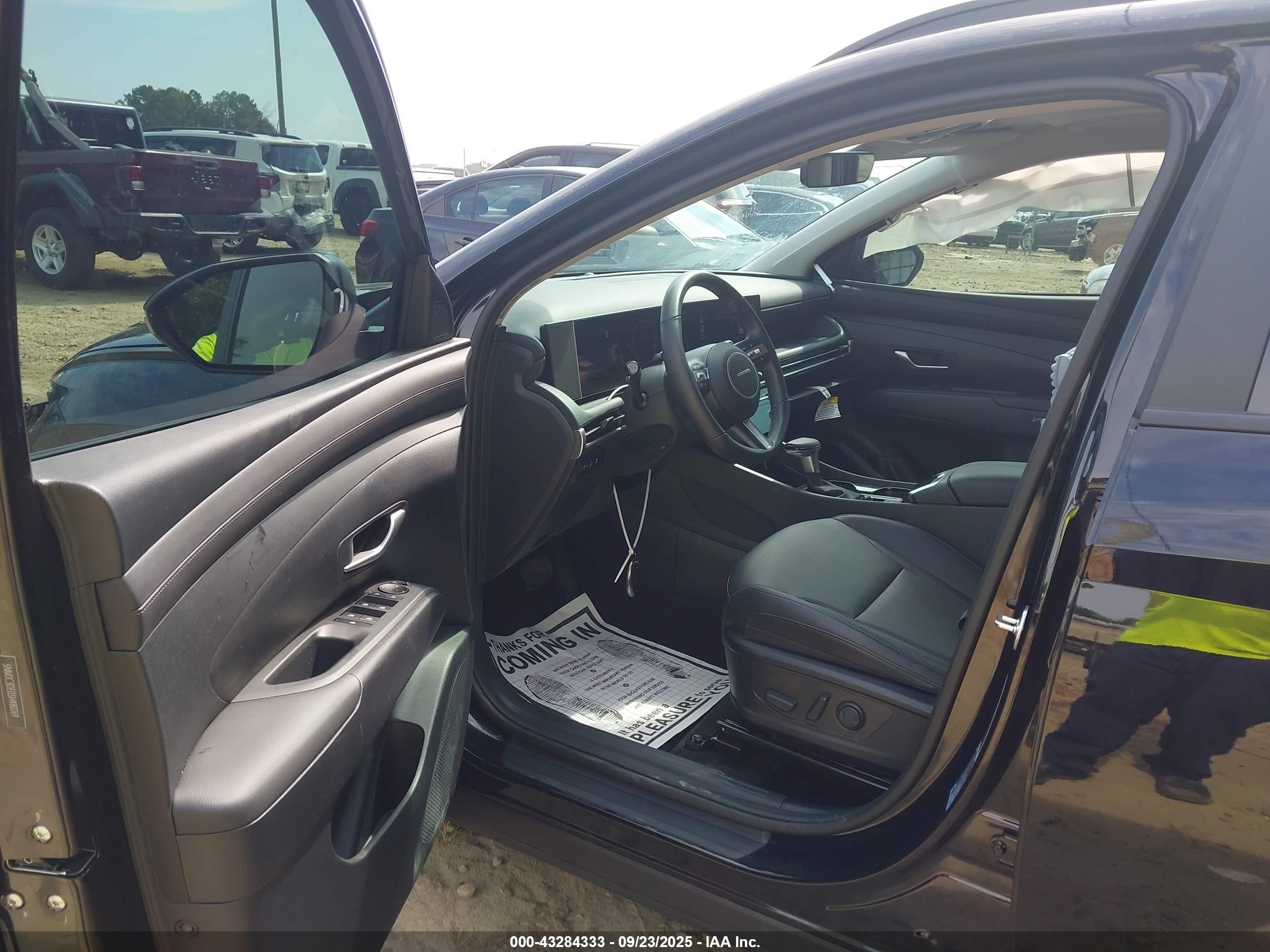 HYUNDAI TUCSON image 5
