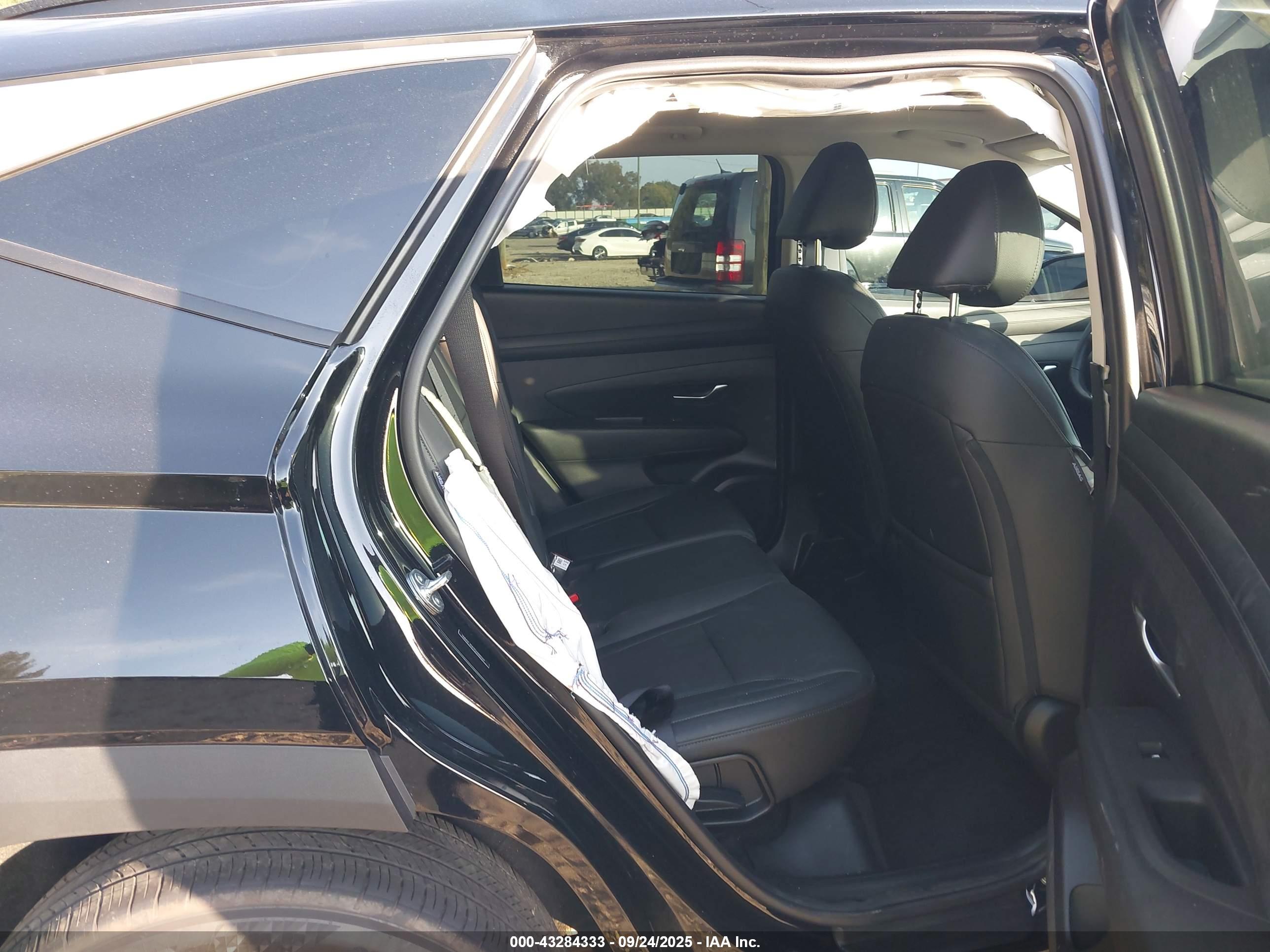 HYUNDAI TUCSON image 8
