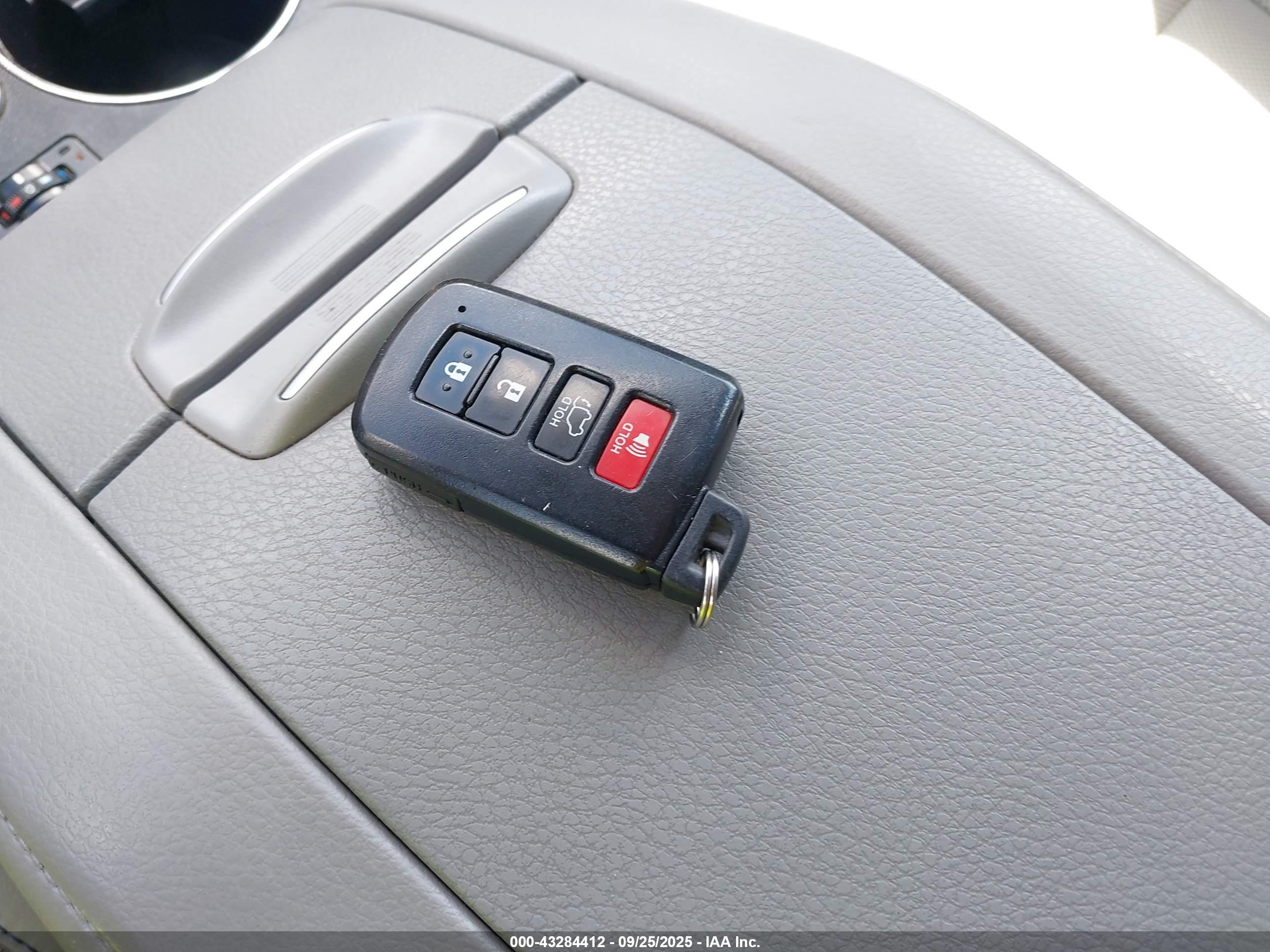 TOYOTA HIGHLANDER image 11