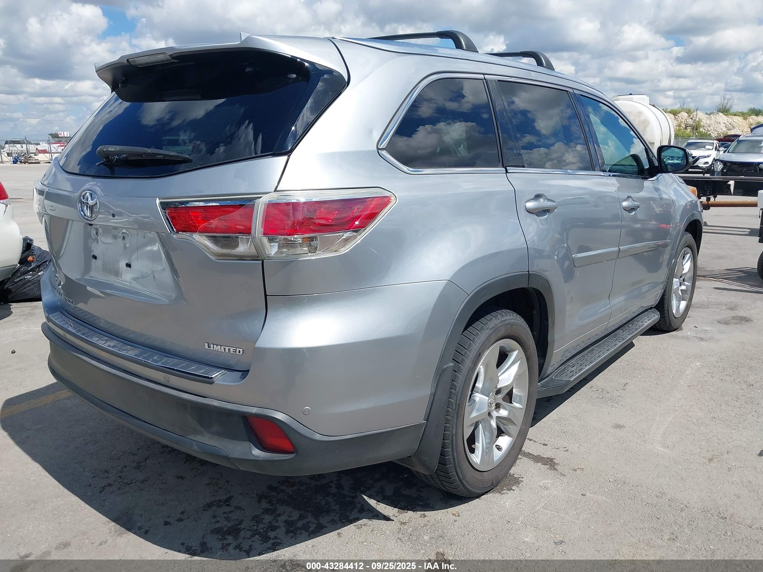 TOYOTA HIGHLANDER image 4
