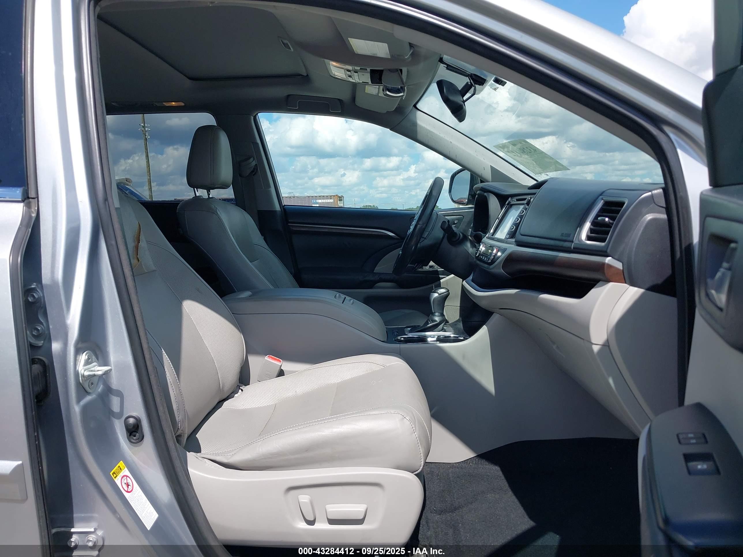 TOYOTA HIGHLANDER image 5