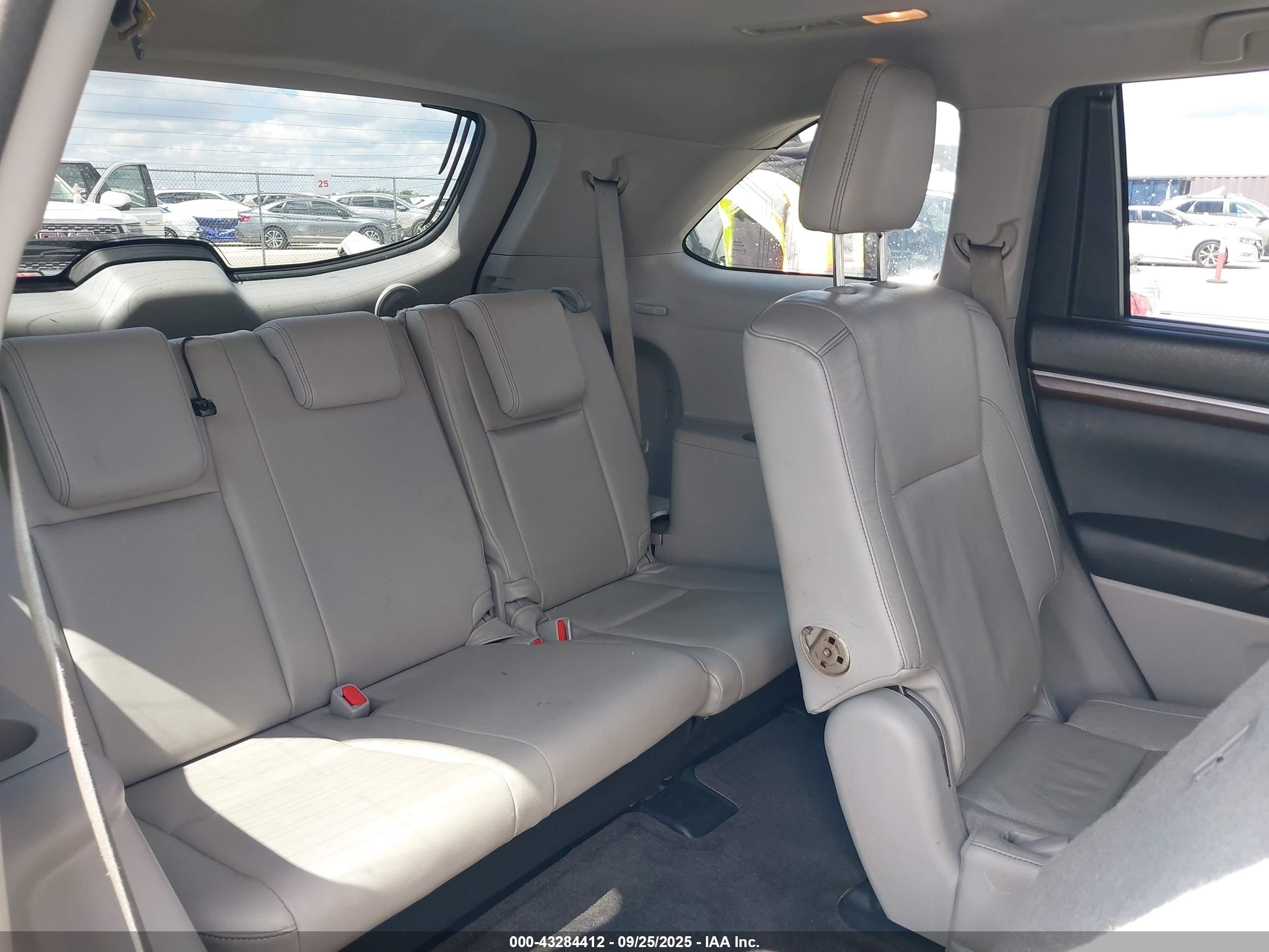 TOYOTA HIGHLANDER image 8