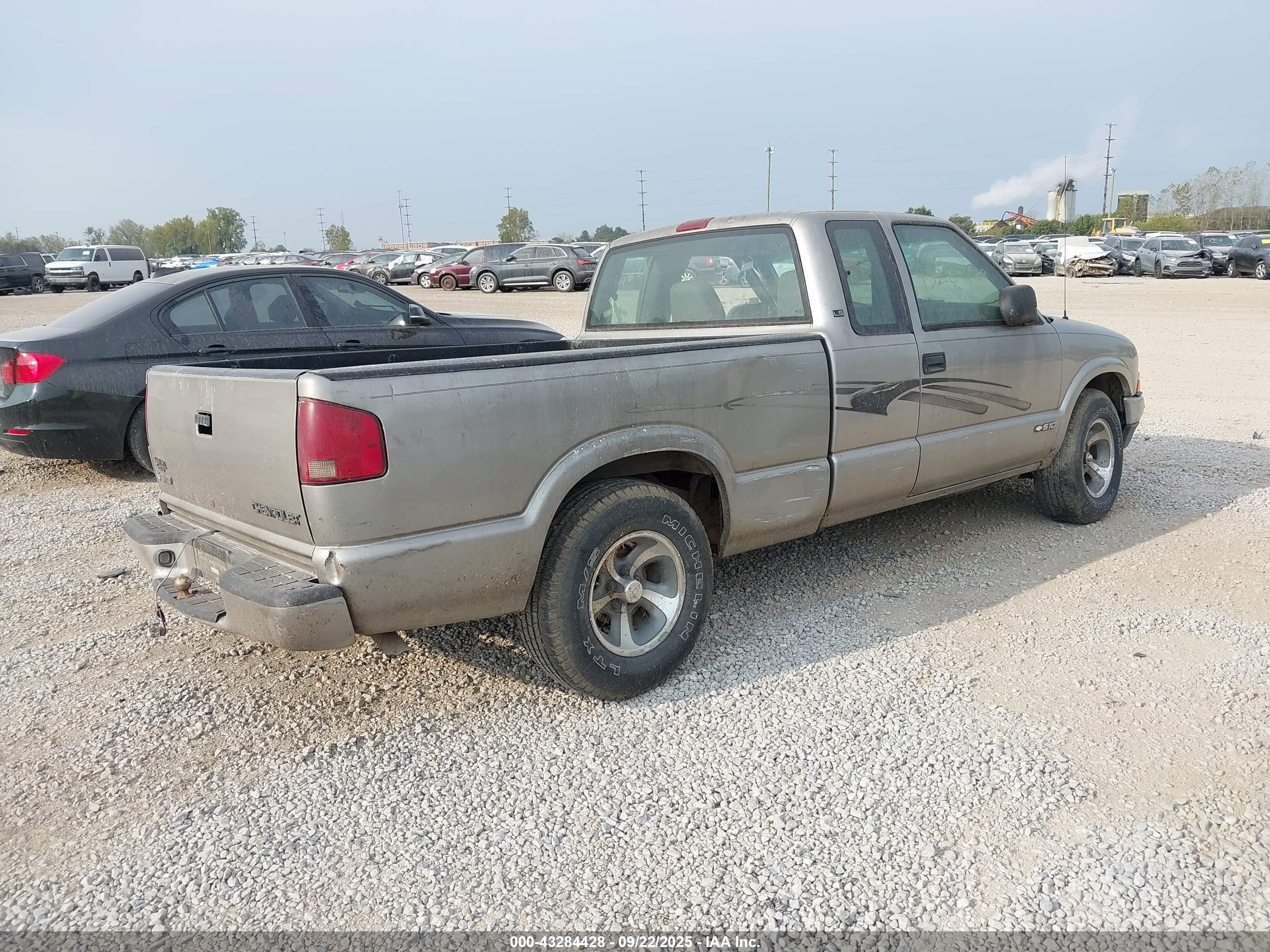 CHEVROLET S-10 image 4