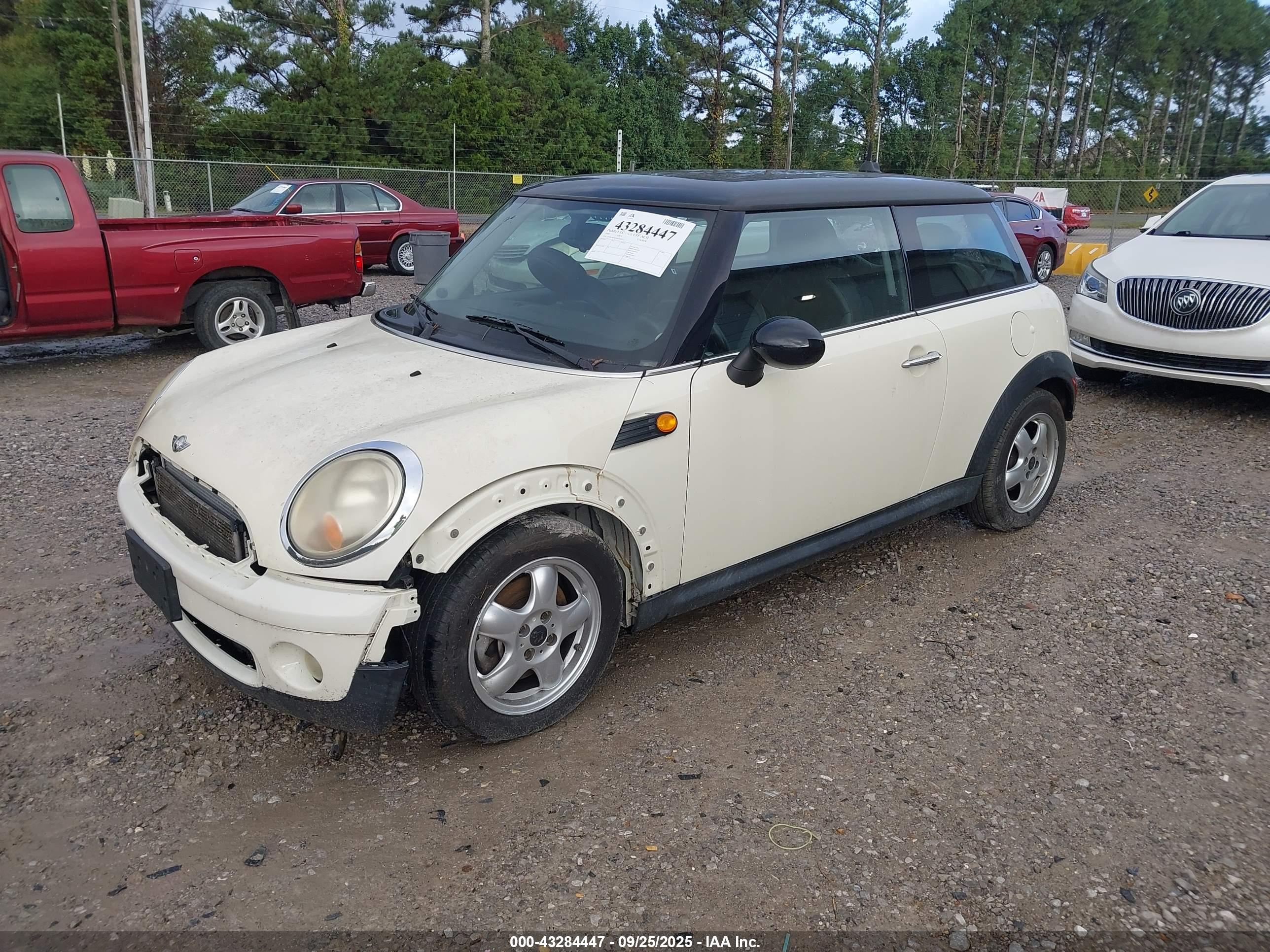 MINI COOPER image 2