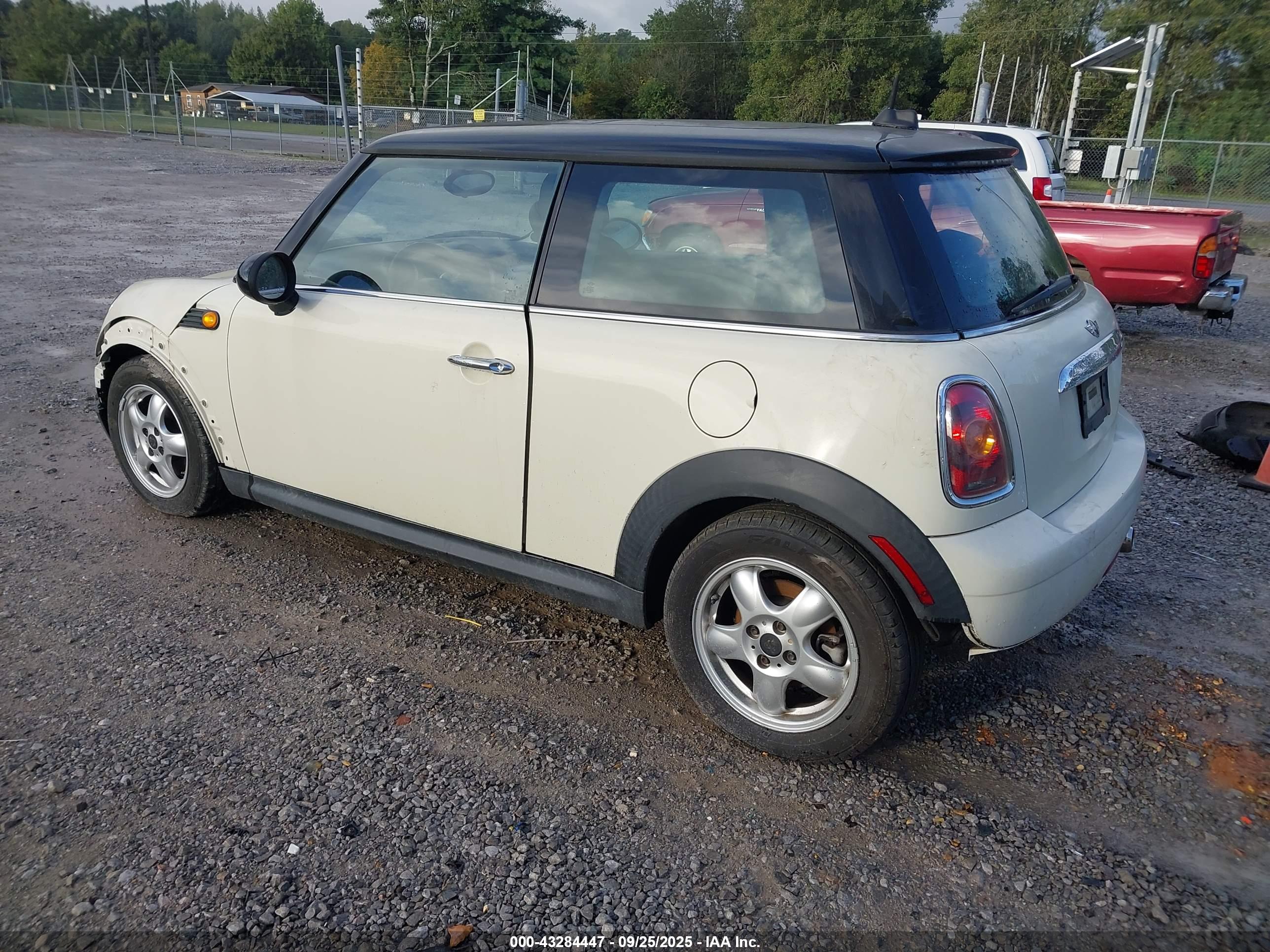 MINI COOPER image 3