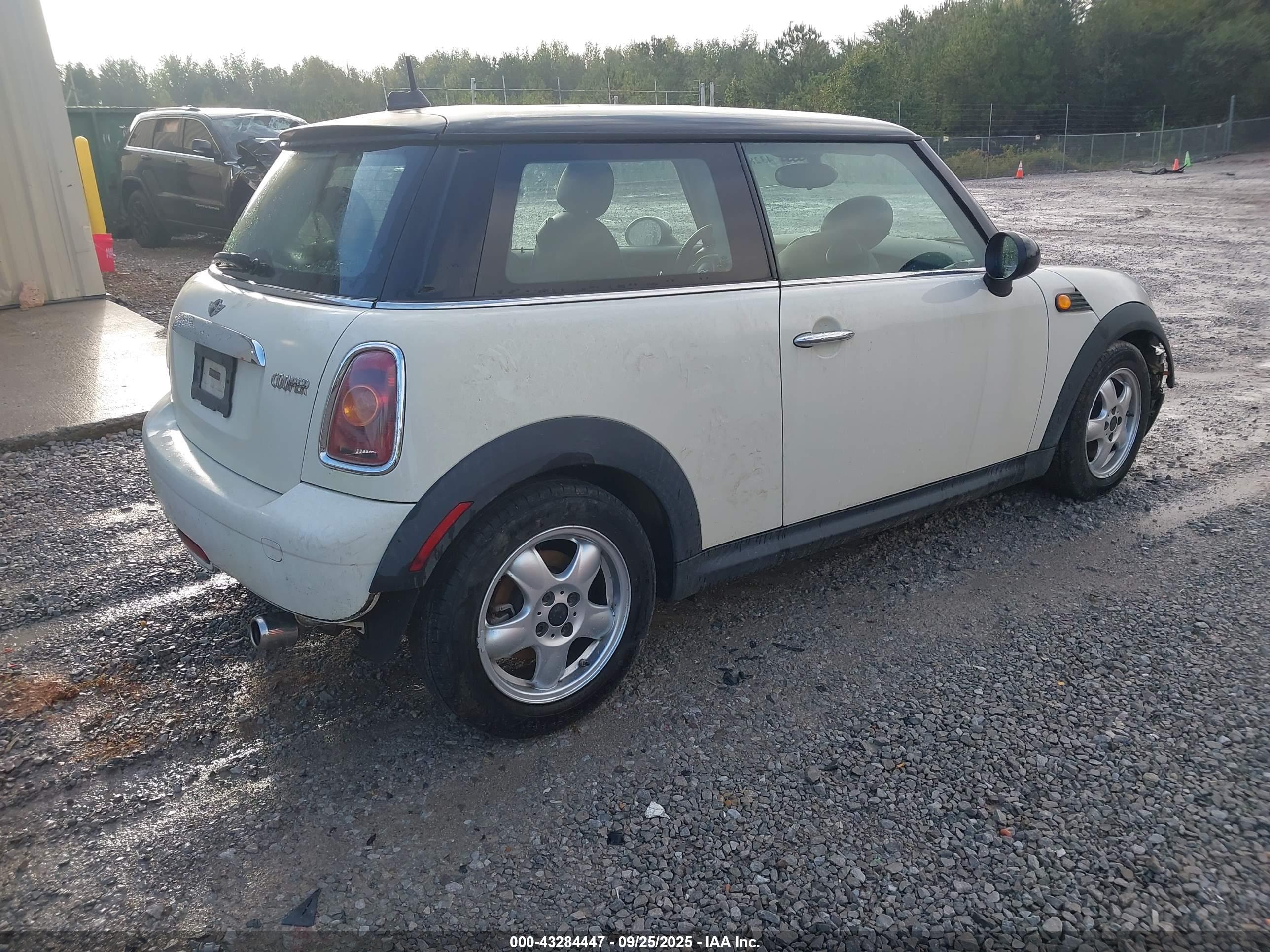 MINI COOPER image 4