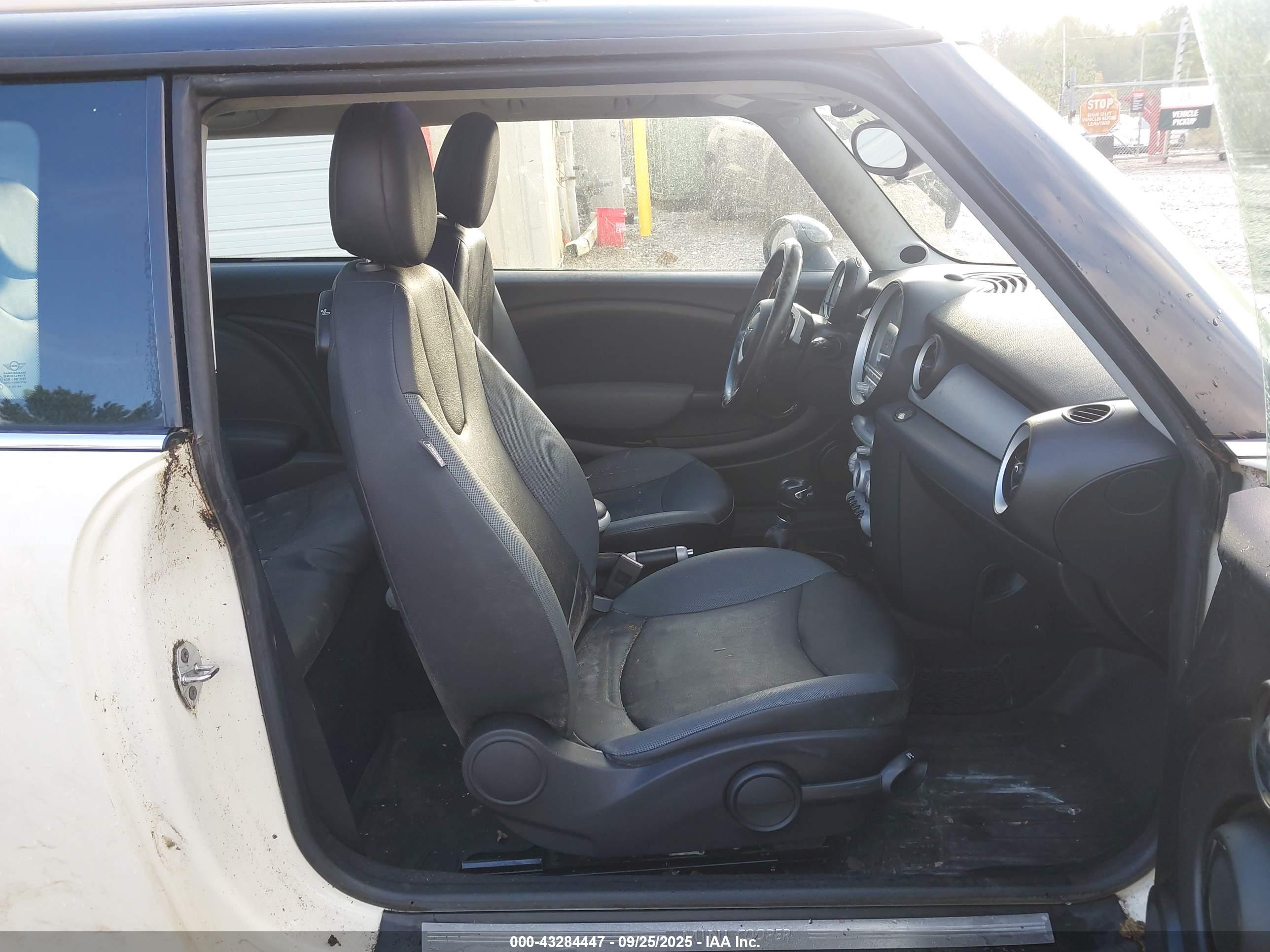 MINI COOPER image 5
