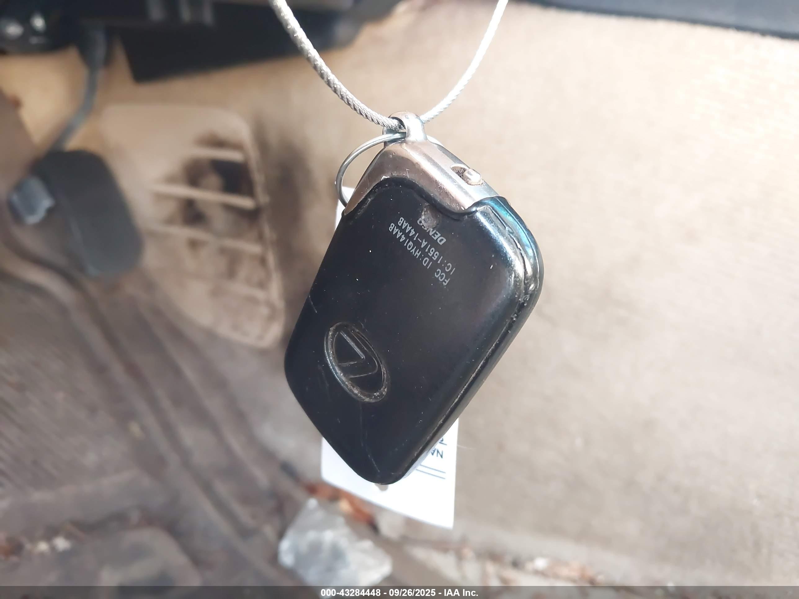 LEXUS IS image 11