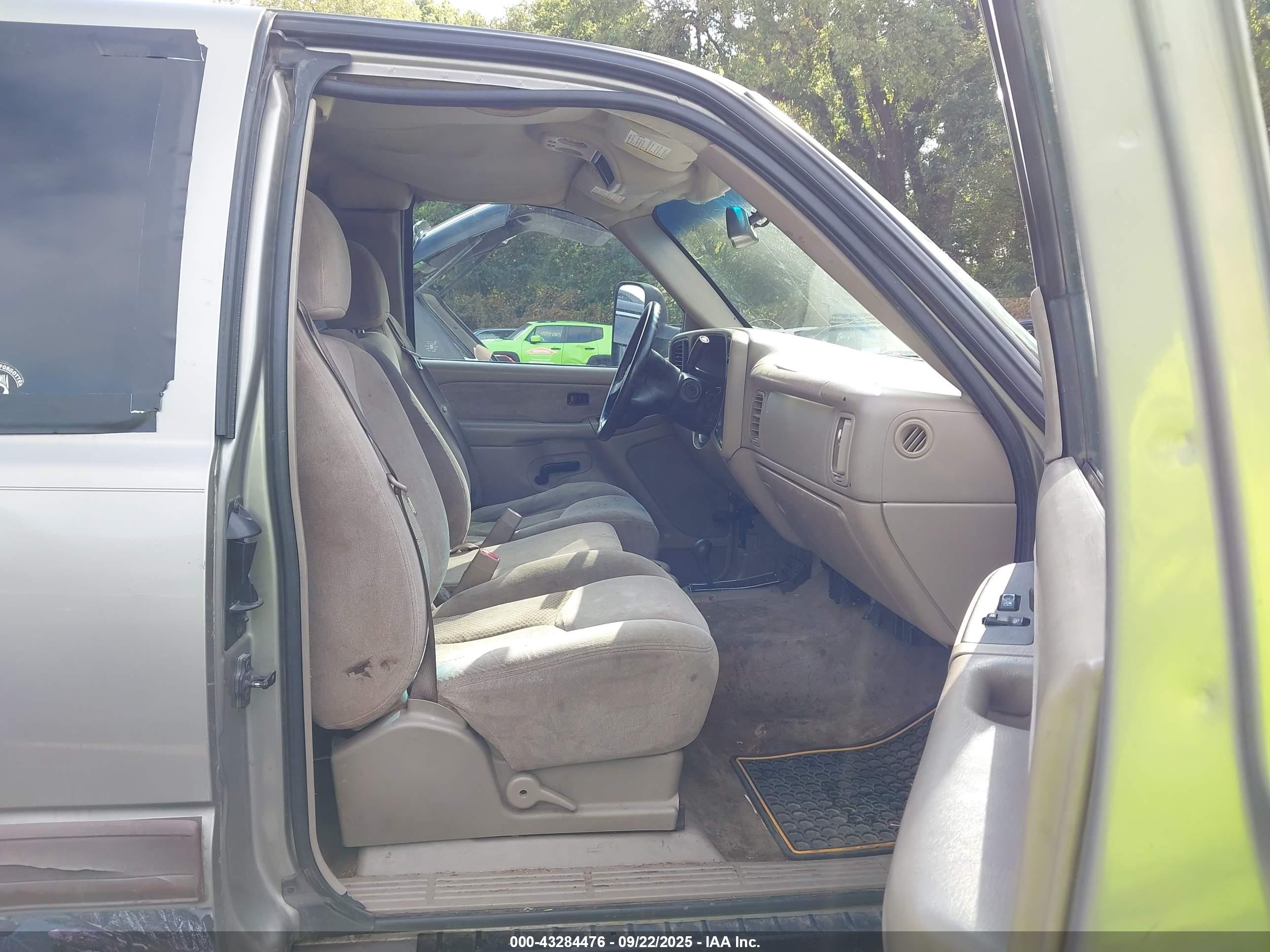 CHEVROLET SILVERADO image 5