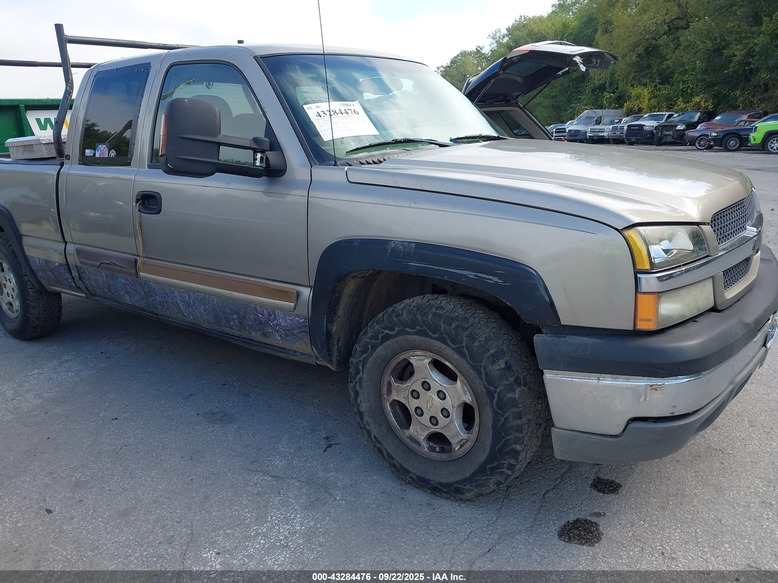 CHEVROLET SILVERADO image 6