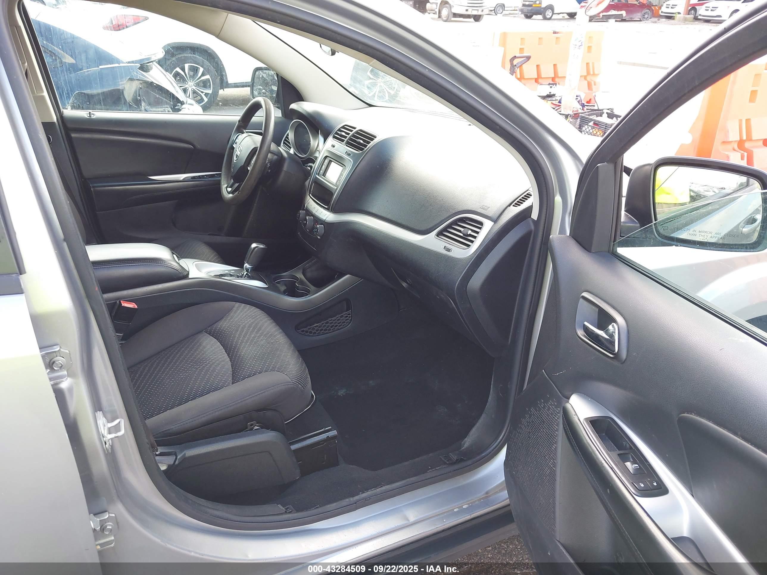 DODGE JOURNEY image 5