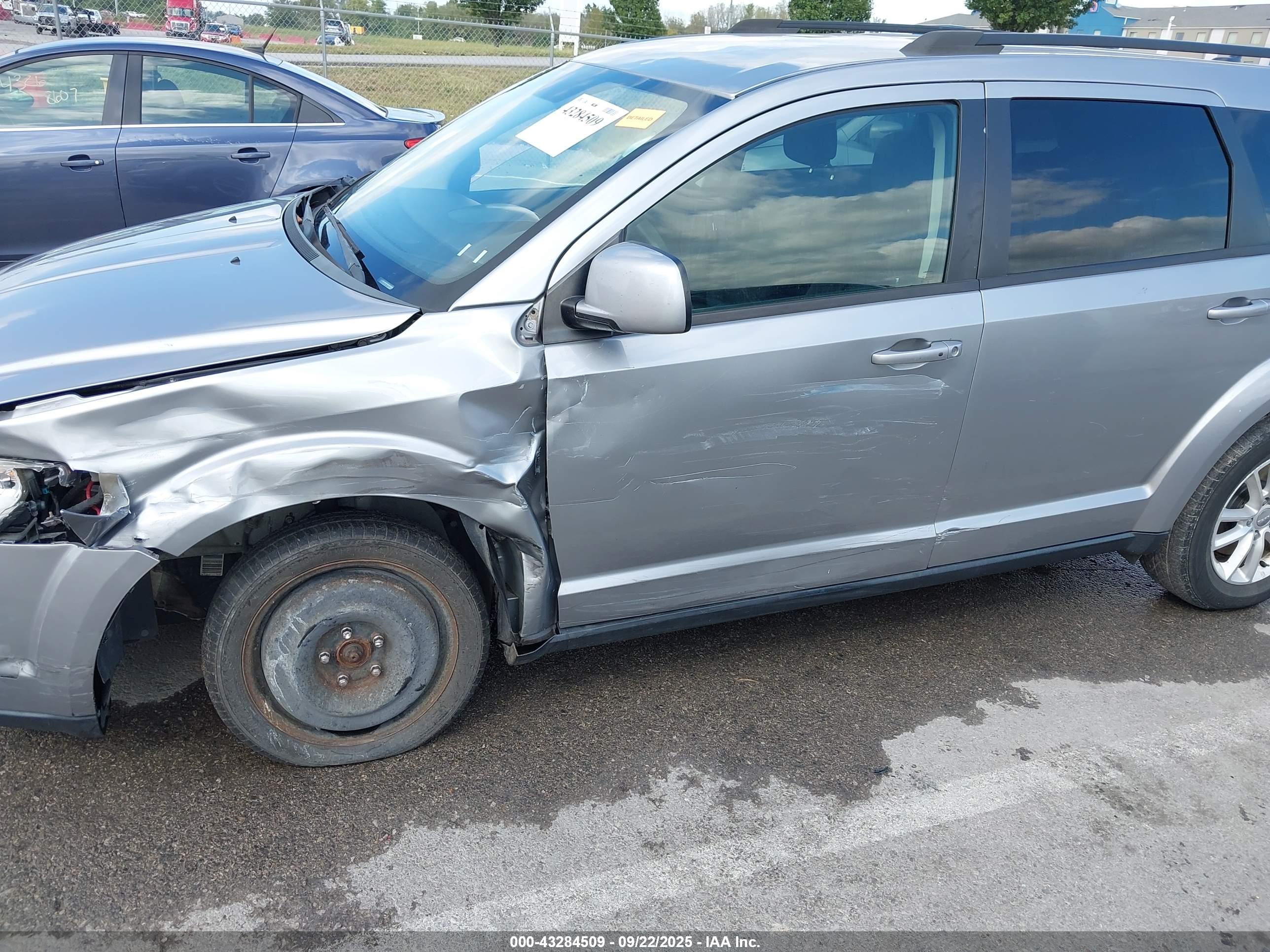 DODGE JOURNEY image 6