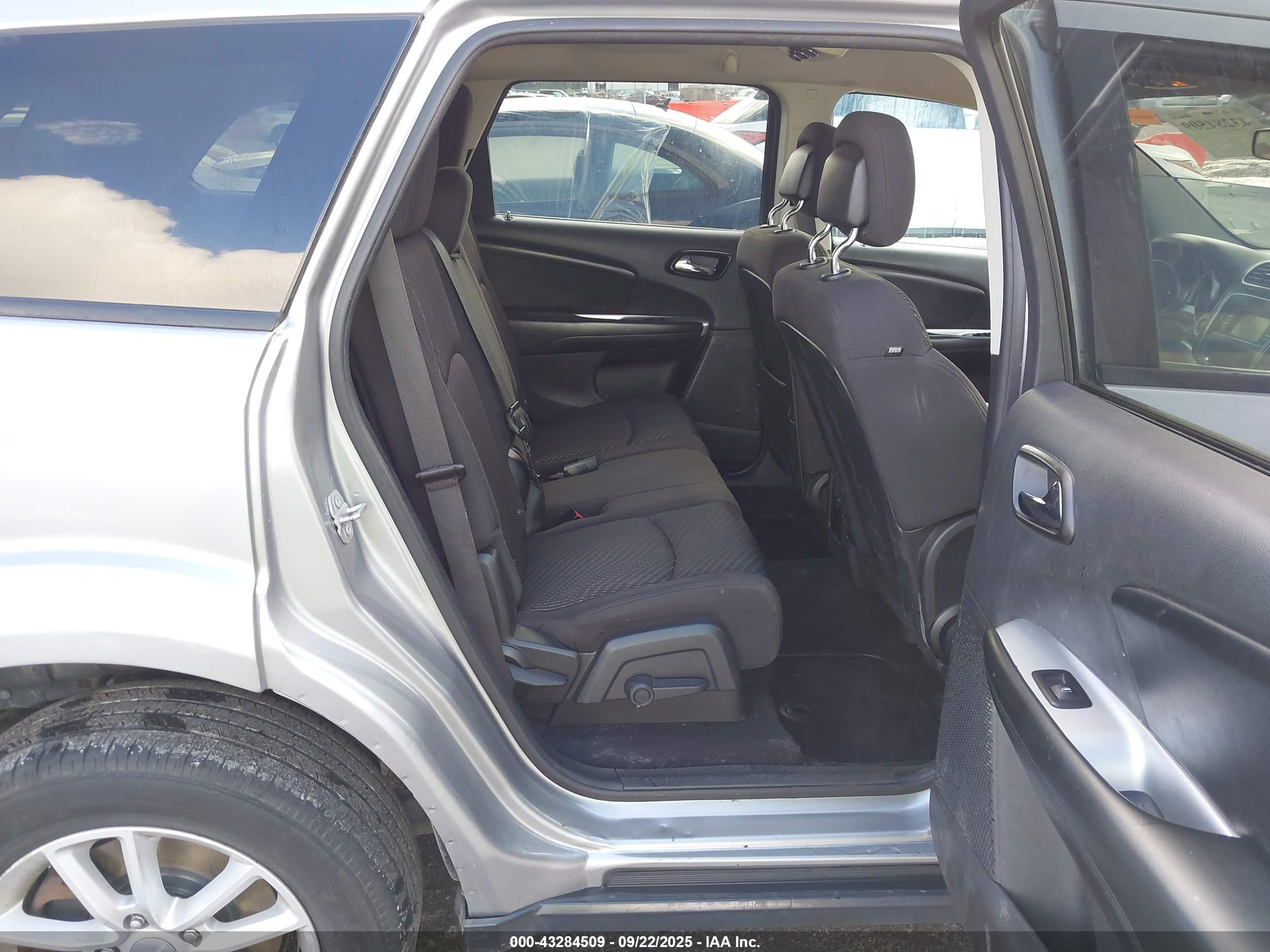 DODGE JOURNEY image 8