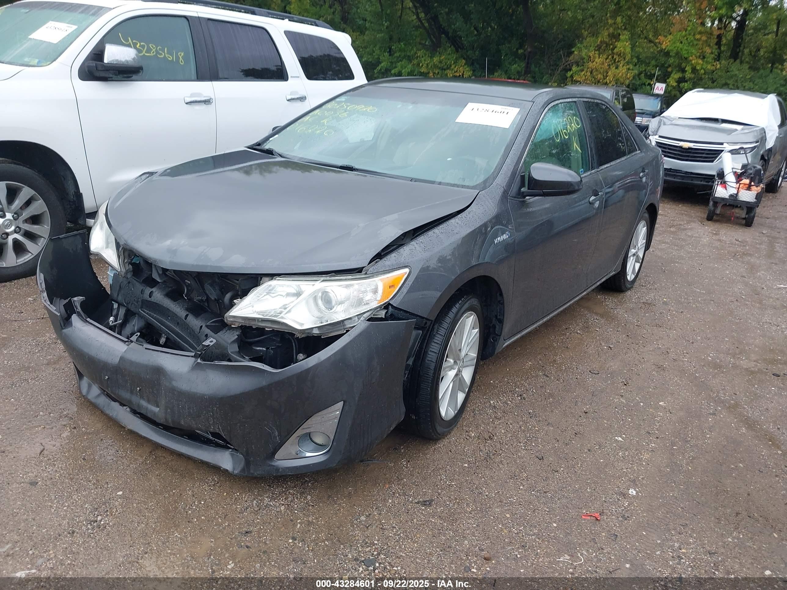 TOYOTA CAMRY image 2