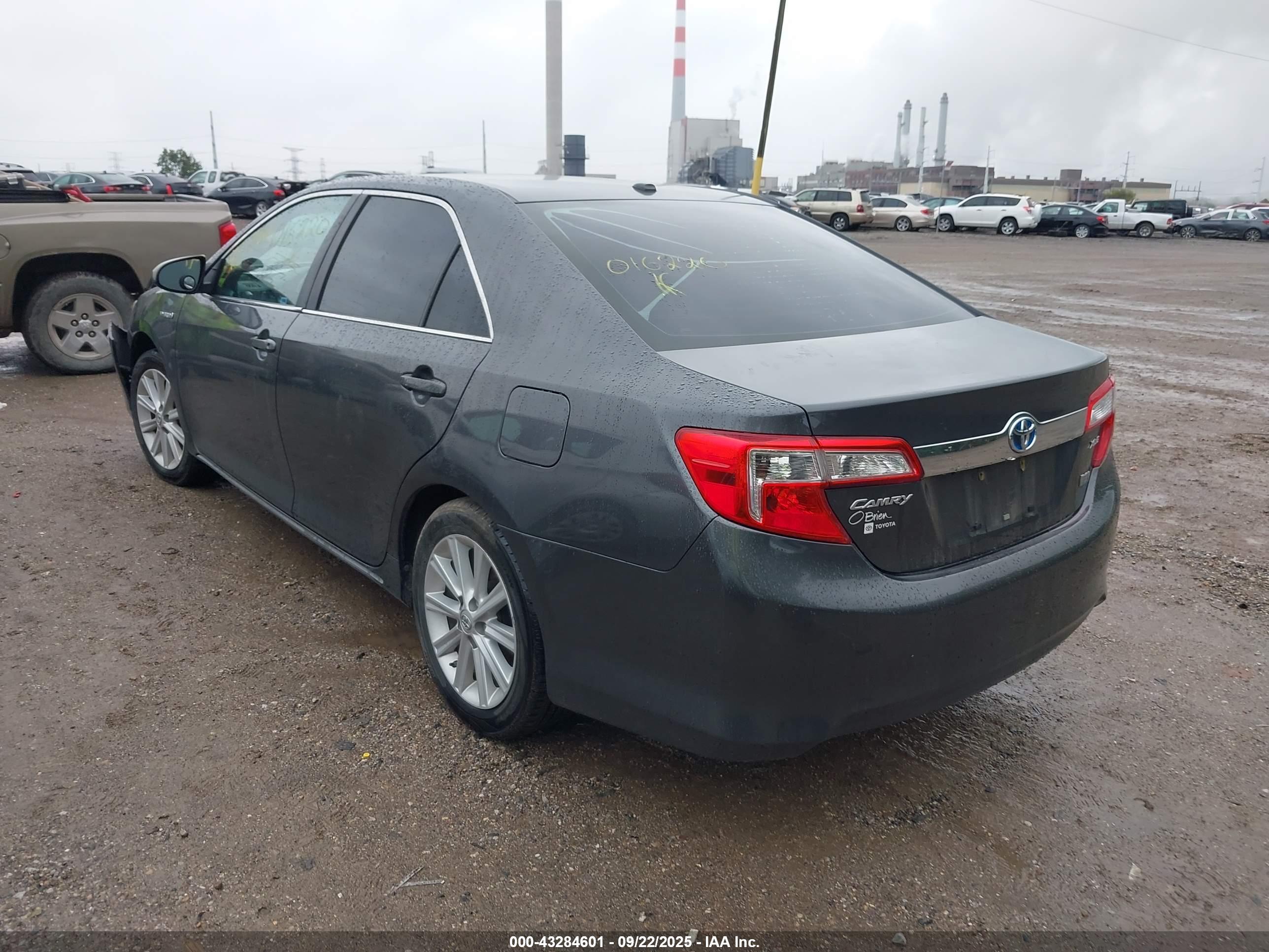 TOYOTA CAMRY image 3