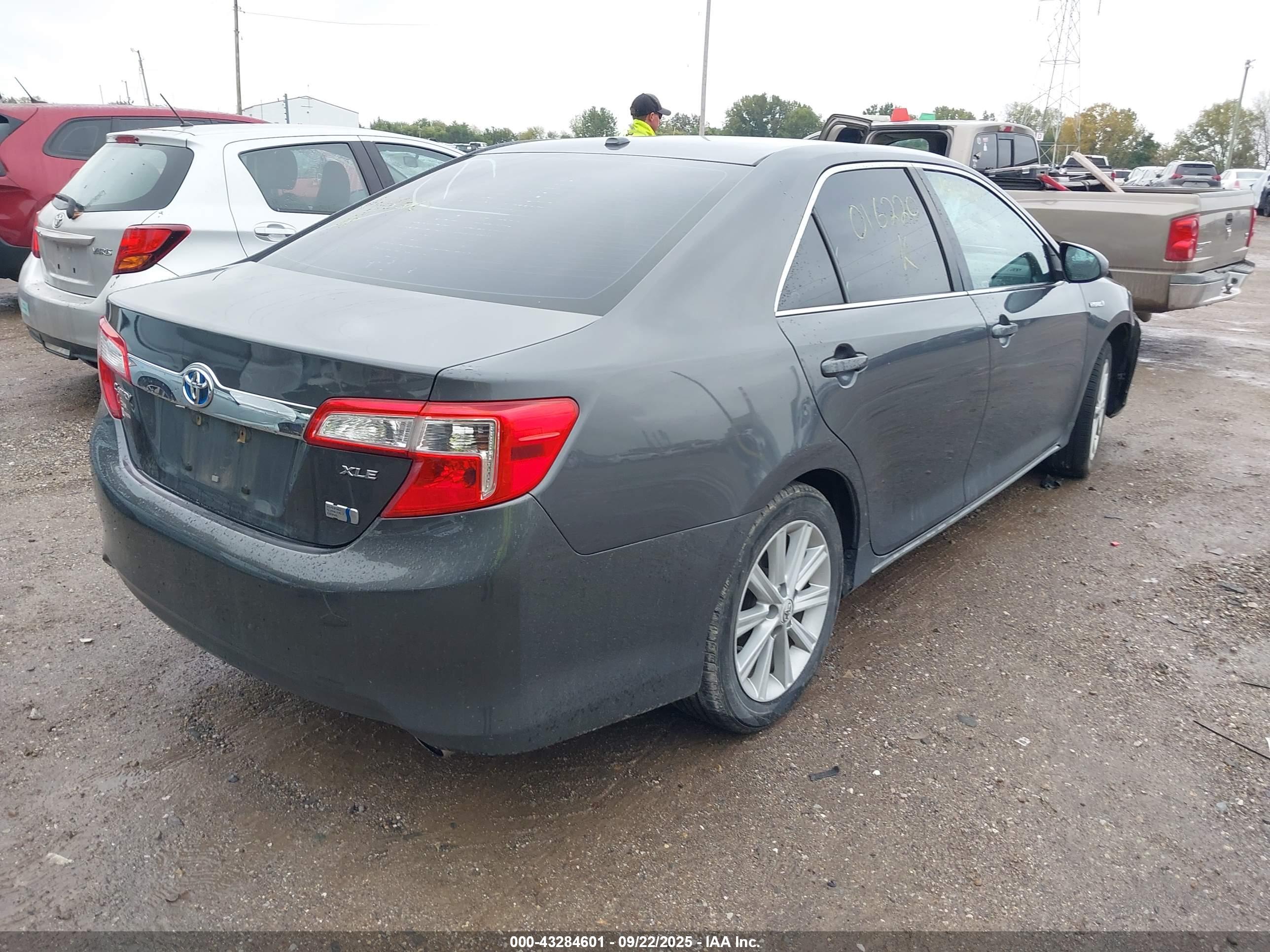 TOYOTA CAMRY image 4