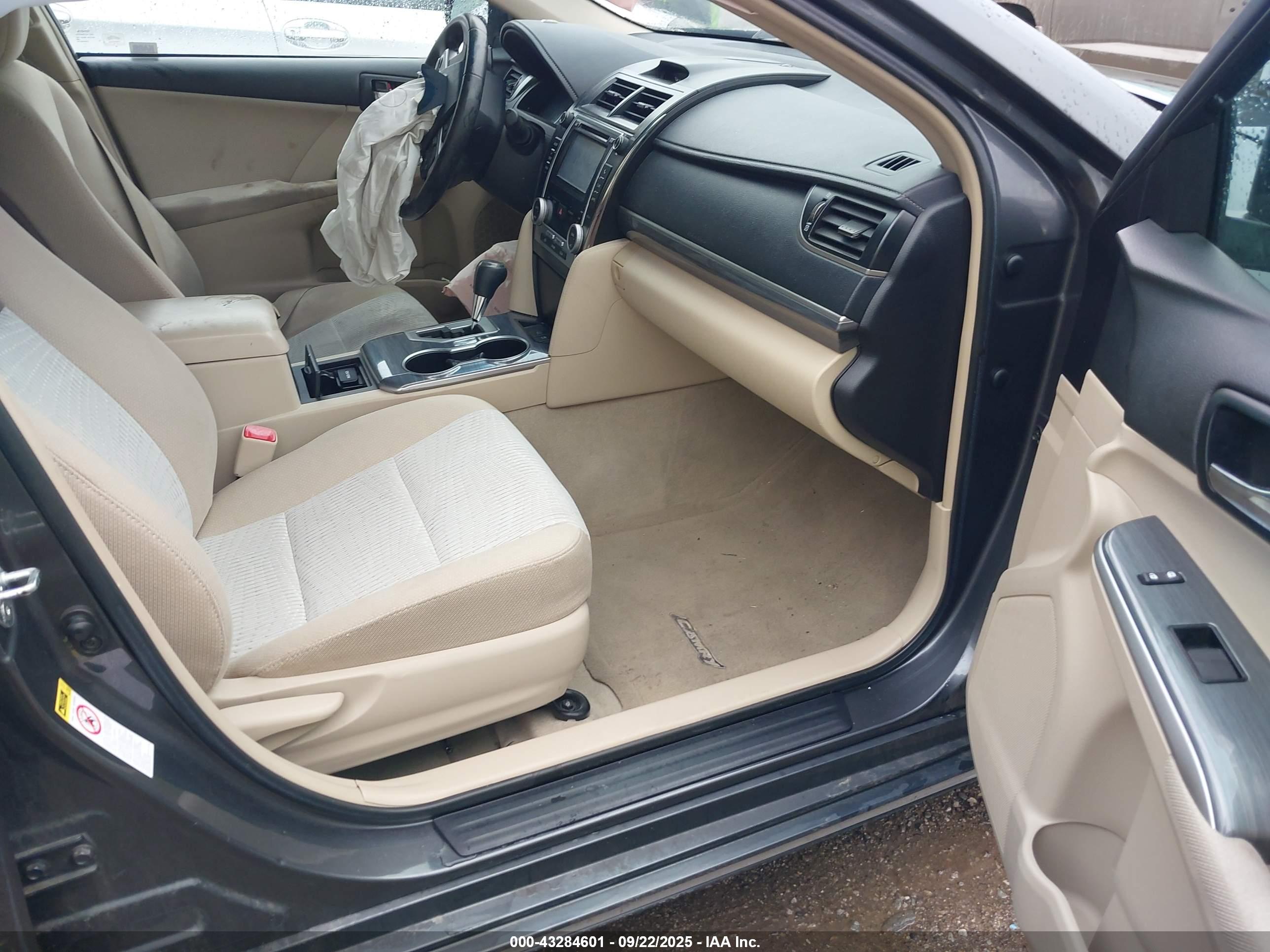 TOYOTA CAMRY image 5