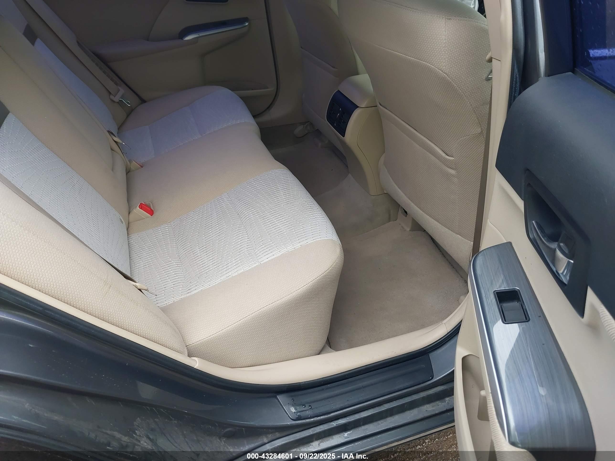 TOYOTA CAMRY image 8