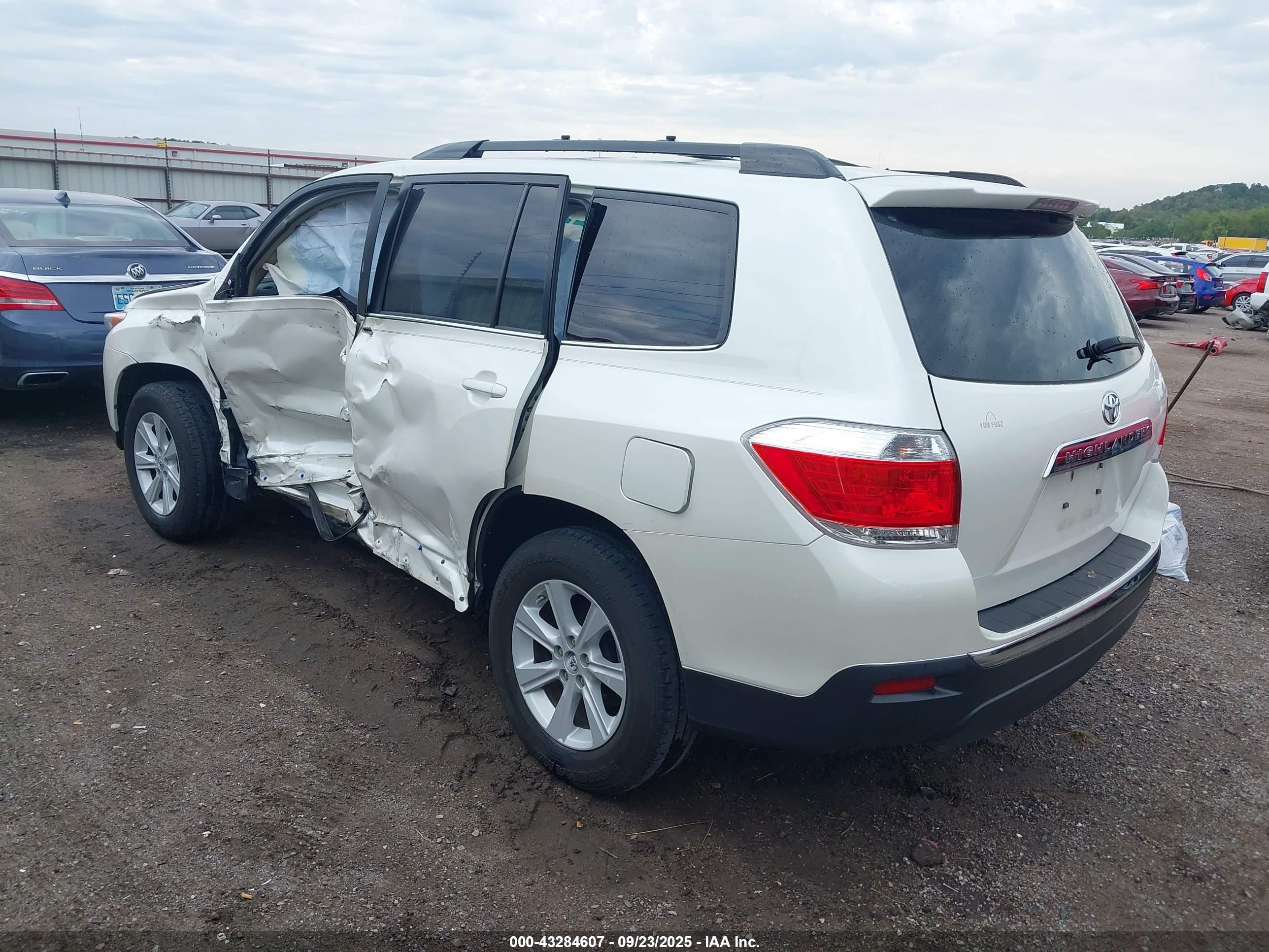 TOYOTA HIGHLANDER image 3